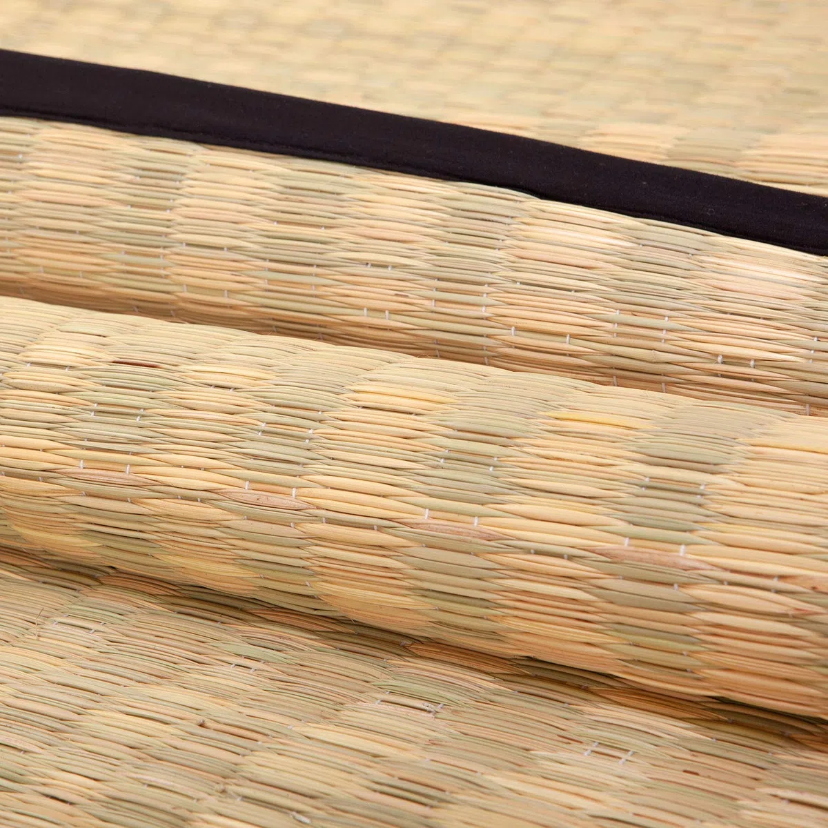 Bodhi Tatami Rollmatte | Japan-Stil | Nachhaltige Goza Matte aus haltbarem Igusa-Gras | Mit Baumwollkante umsäumt | Sitz & Liegeunterlage | Ideal als Futon, Shiatsu & Zabuton Unterlage | 80 x 80 cm