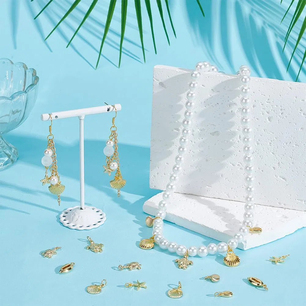 UNICRAFTALE 16 Stück 8 Stile 18 Karat Vergoldete Muschel Seestern Schildkröten Anhänger Meereslebewesen Meerestier Schildkröten Anhänger Sommer Ozeananhänger Dekor Für DIY Armbändern Halsketten