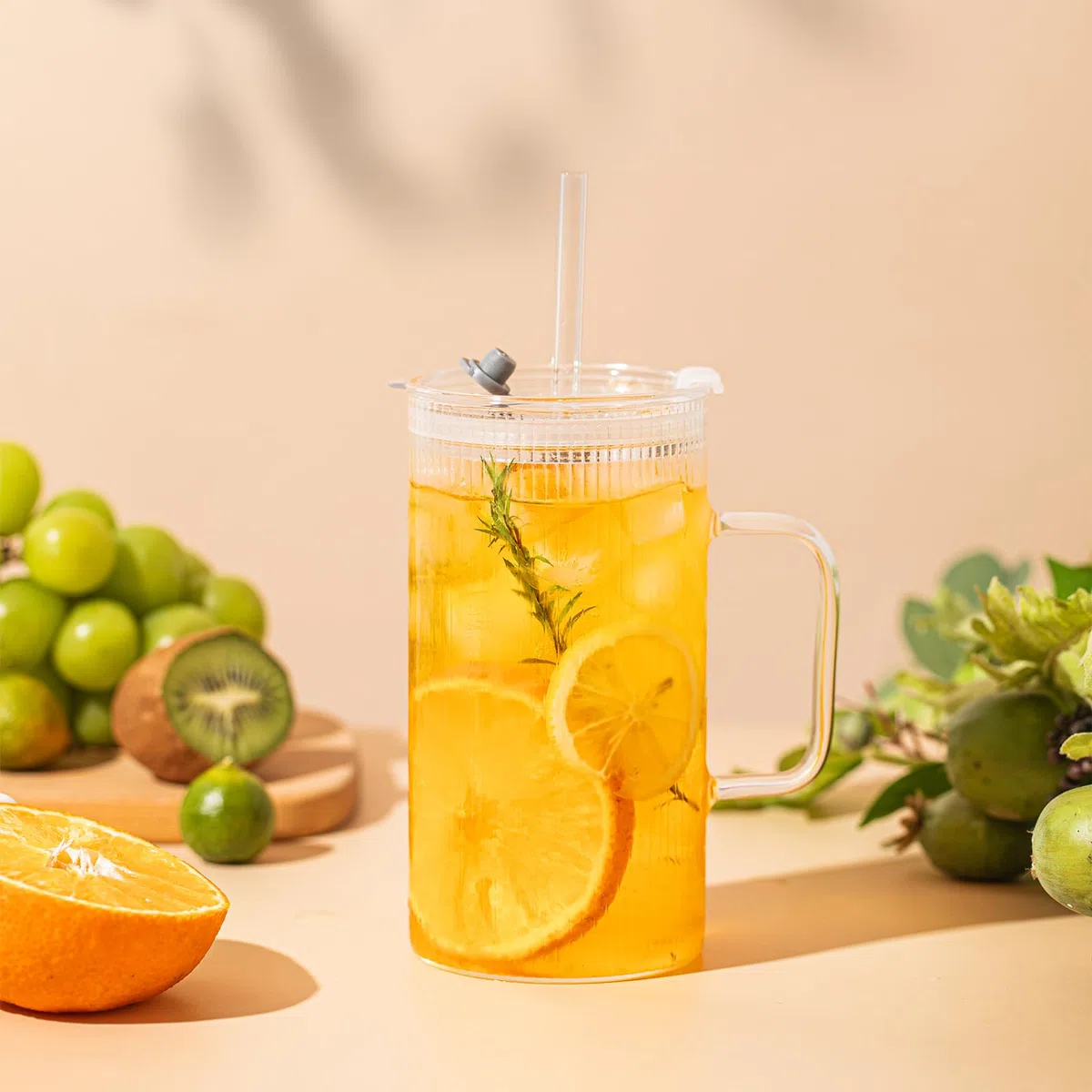 INSETLAN 760ml Große Gerippte Glasbecher mit Henkel und Deckel – 2er Set, Klare Glasbecher mit Wiederverwendbaren Strohhalmen, Vertikale Streifen-Design – Perfekt für Eiskaffee, Tee, Smoothies