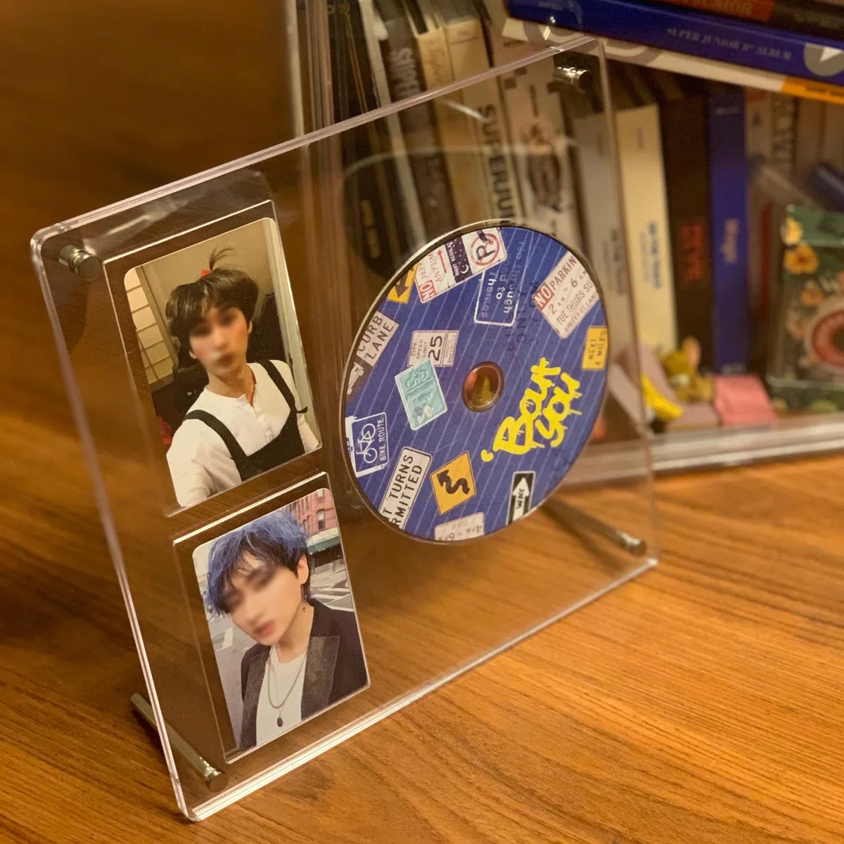 22 cm großer transparenter Acryl-Kpop-CD-Fotokarten-Display-Rahmen, Musik-Disc-Ständer, Fotoalbum, Präsentationsständer (1 CD + 2 Karten)