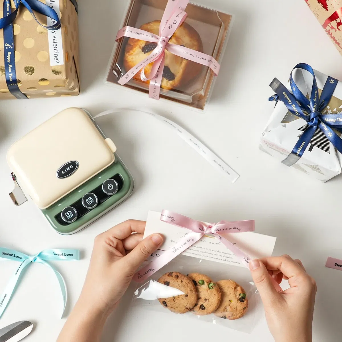 Phomemo A30 P15 Exklusiver verzierter goldener Textdruck auf rotem Satinband, Stoffbänder, individueller Text zum Geschenkeinpacken, Hochzeitssträuße, DIY-Bastelarbeiten, Valentinstag, Partydekoration
