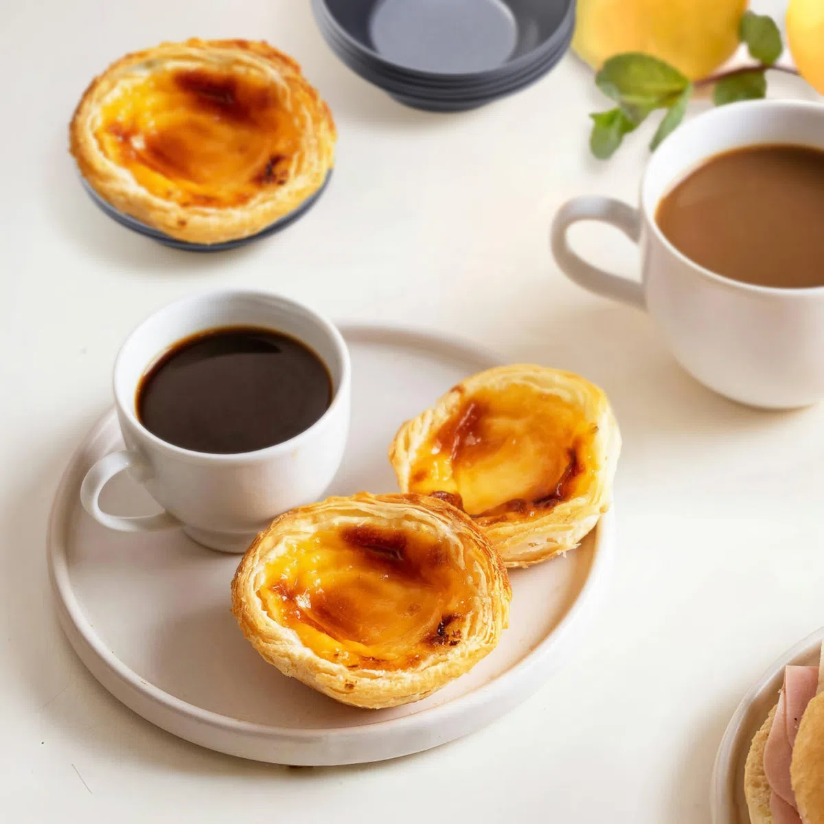 Pastel de Nata Formen aus Karbonstahl – 12er-Pack Eiertörtchenformen zum Backen, Antihaft-Mini-Tarte- und Puddingtörtchenformen, wiederverwendbare portugiesische Puddingtörtchenschalen