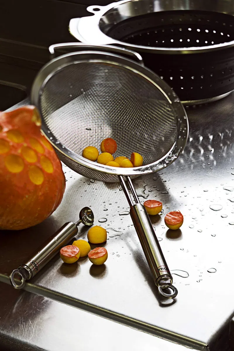 RÖSLE Kugelausstecher, Hochwertiger Ausstecher für Melonen und anderes Obst sowie Gemüse, Edelstahl 18/10, 3 cm Durchmesser, Spülmaschinengeeignet, Silber