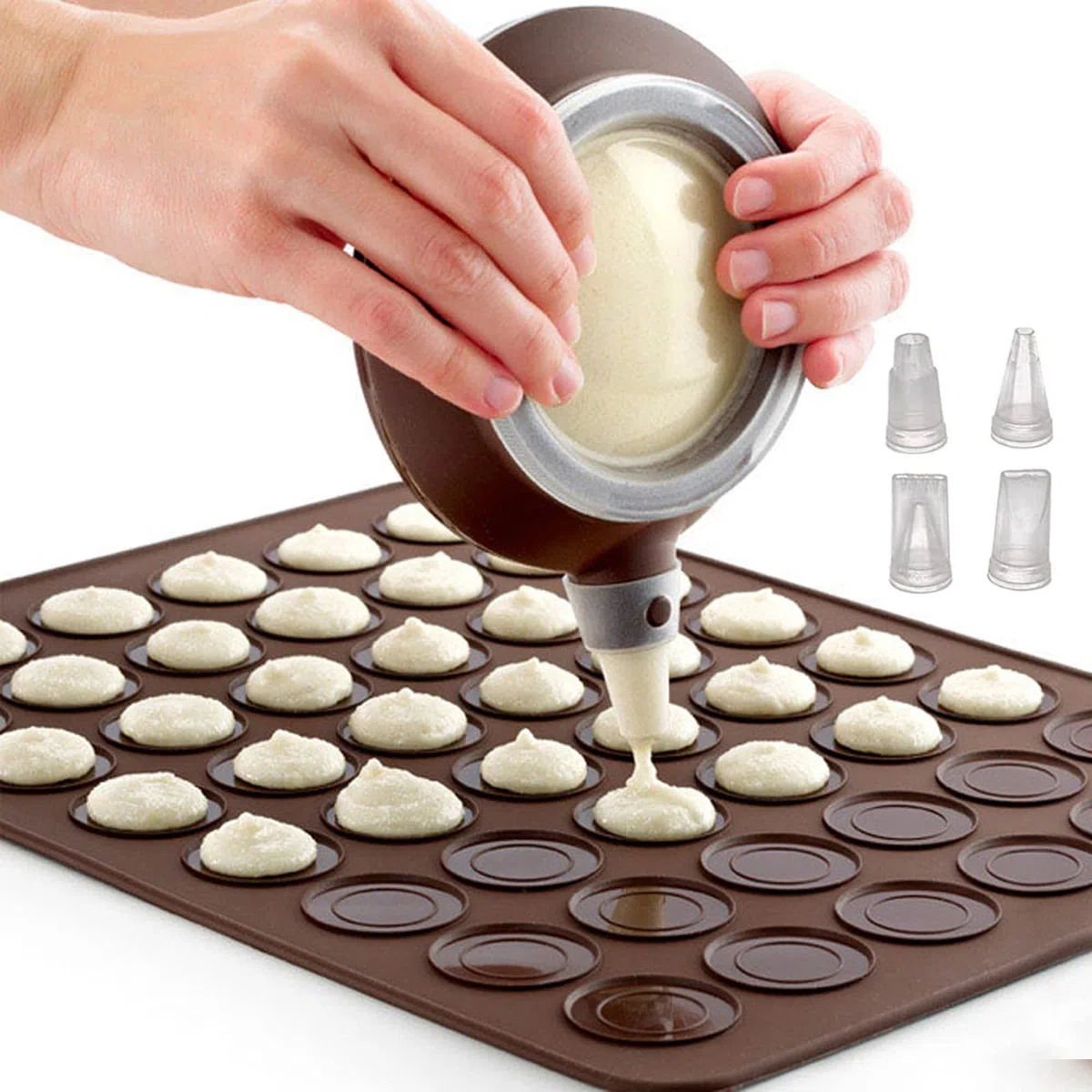 Macarons Backmatte aus Silikon 48 Mulden Antihaftbeschichtet Macaron Silikonmatte Silikonform mit Dekorationsstift, 4 Düsen Makronenplatte BPA Frei Makronenformen für Cupcake, Dessert, 38 x 28cm