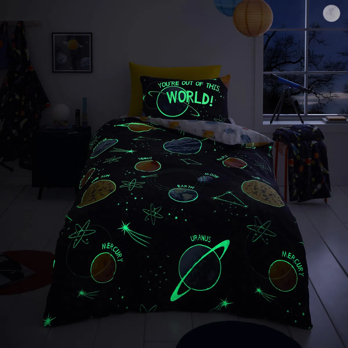 Bedlam - Im Dunkeln leuchtender Bettbezug – Einzelbettgröße (200 x 140 cm) – wendbar (2 Designs) – Galaxie- und Planeten-Bettwäsche für Jungen – Sonnensystem-Universum-Bettbezug – Weltraum-Bettwäsche