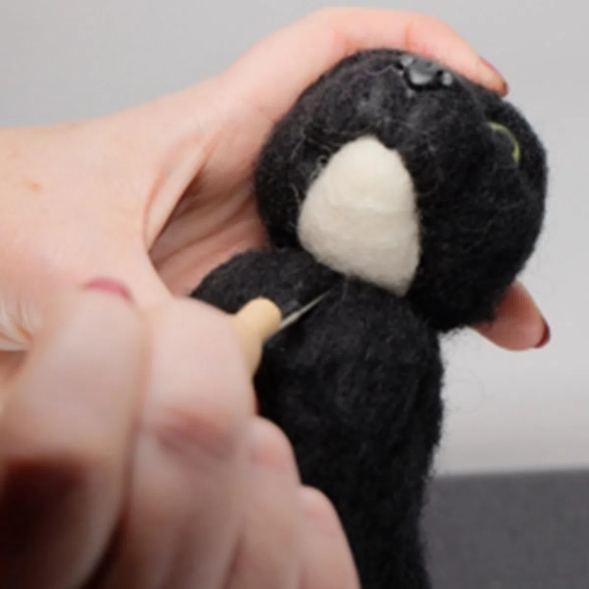 Feltsky Nadelfilz-Set mit schwarzer Katze für Anfänger, Bastelset, enthält alles, um 13 cm Höhe zu machen
