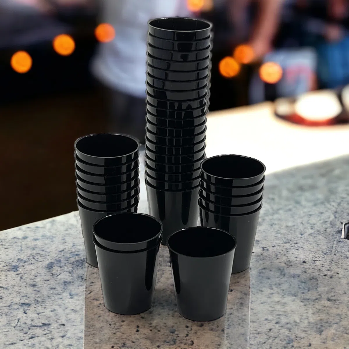 MIJOMA Unzerbrechliche Schnapsgläser aus Kunststoff, Robuste Shotgläser. Jello Shots, Desserts, Party, Hochzeit, Geburtstag. Geschirrspülergeeignet, Wiederverwendbar. 29ml (Schwarz, 160 Stück)