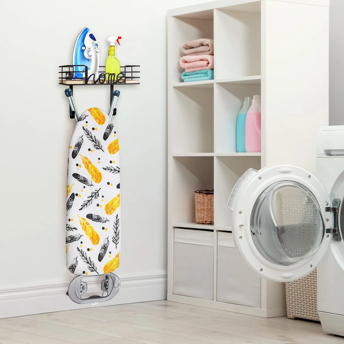 TJ.MOREE Ironing Board Hanger, Iron Holder Wall Mount, Wall Mounted Ironing Board,ironing Board Hook,Bügelbrett wandmontage, Mit Großem Aufbewahrungskorb Aus Holz Und Abnehmbaren Haken (schwarz)