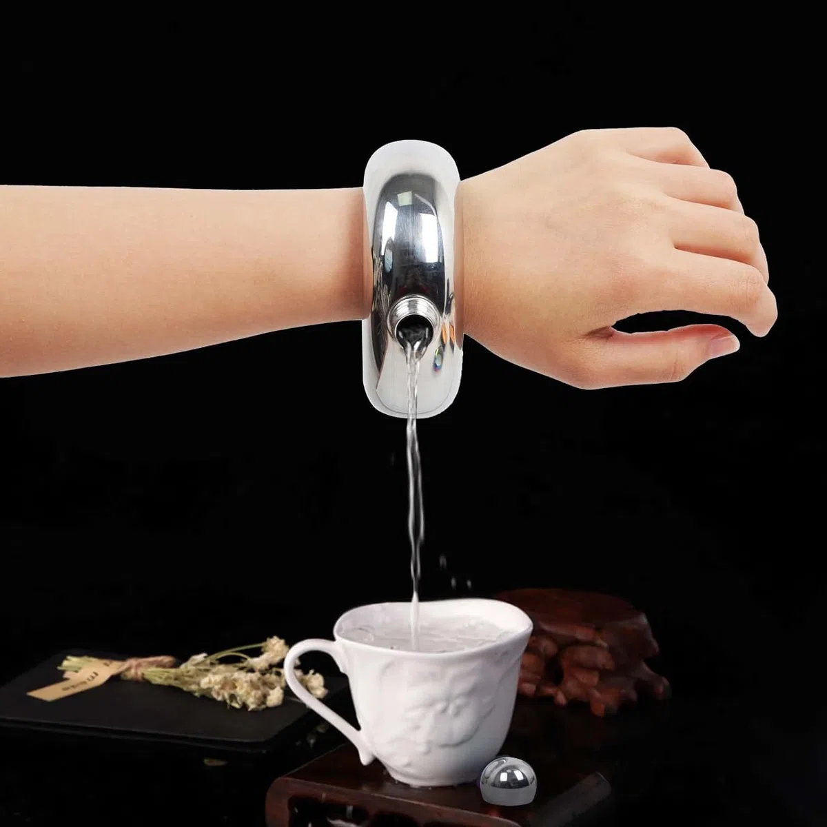 Tragbarer Armreif Flachmann, 100 ml 304 Edelstahl Taschen Whisky Armband Frauen Rund Weinflaschen mit Trichter zur für Festivals Partys Konzerte (Silber)