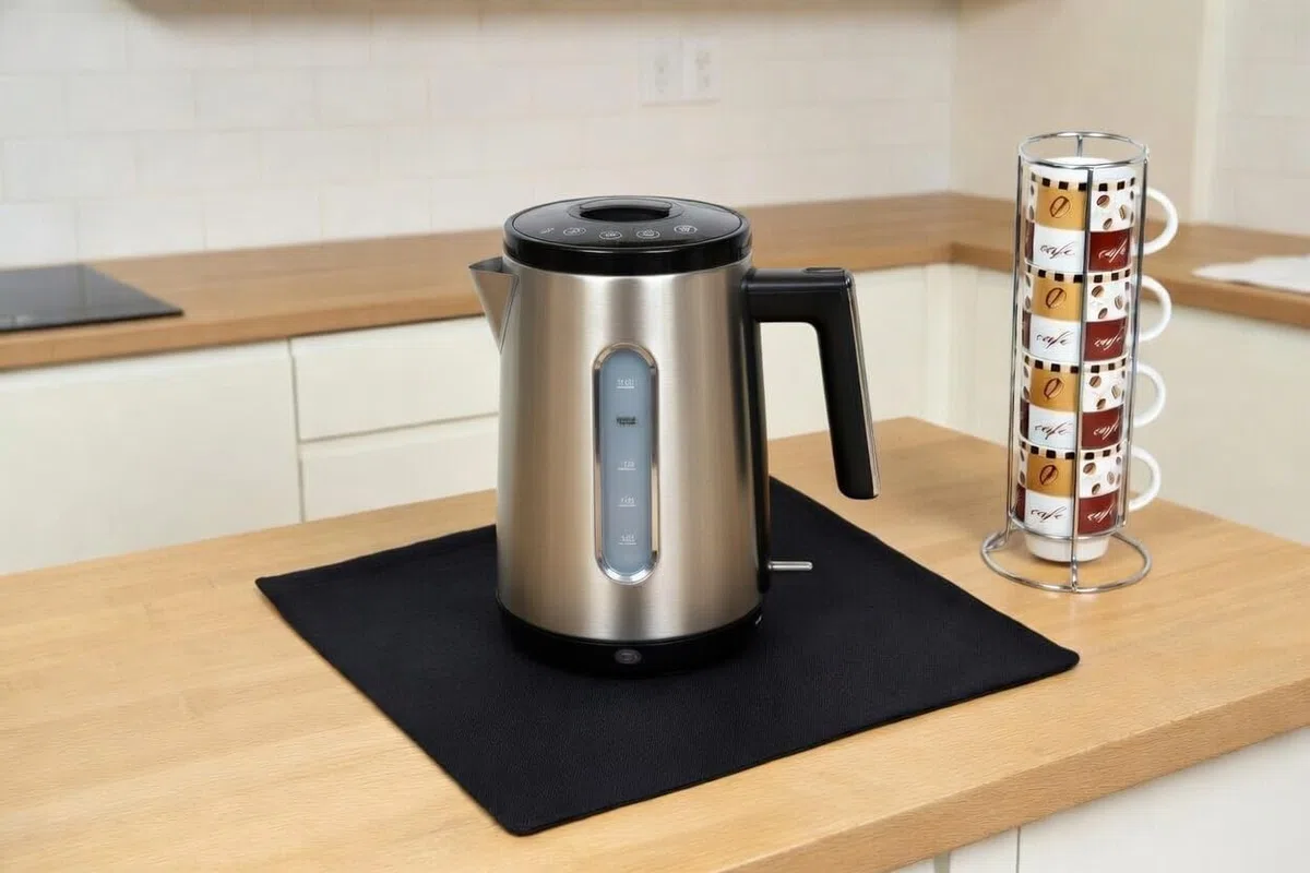 FireMat Feuerfeste Unterlage für Elektrogeräte wie Kaffeemaschinen, Mikrowelle, Wasskocher, Toaster Kochen auf Induktionsherd möglich. Black Edition (35x65cm)