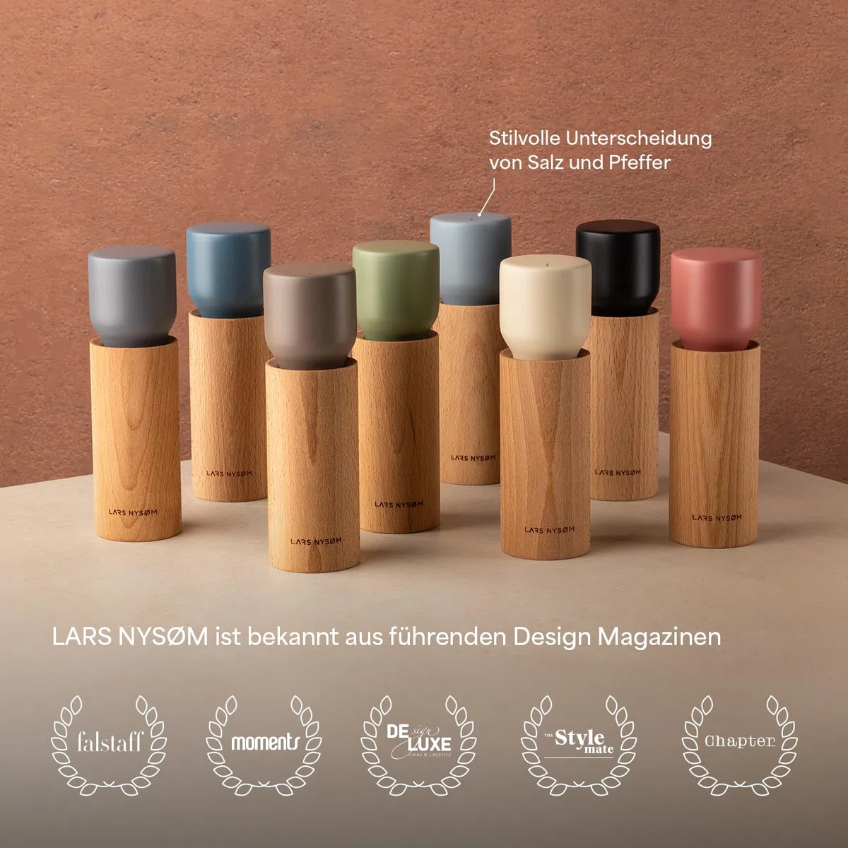 LARS NYSØM Salz und Pfeffermühle Holz Set - Manuelle Holzmühlen mit Keramikmahlwerk und Untersetzer - Große Pfeffermühle & Salzmühle für Grobes Salz - Gewürzmühle für Küche oder Tisch