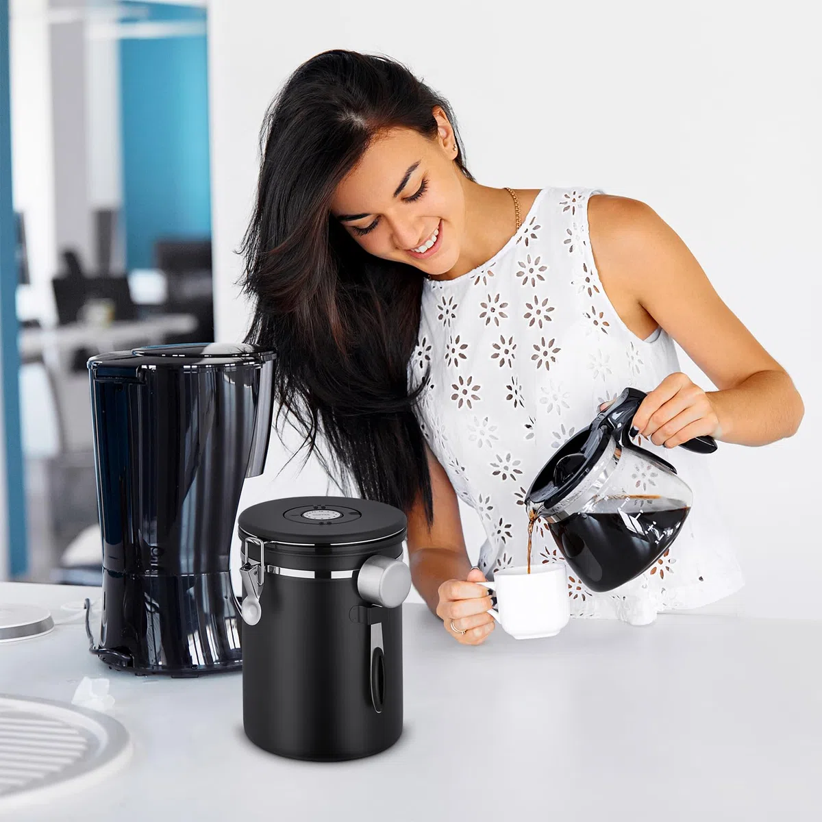 Kaffeedose Luftdicht, 2,8 L Kaffeebohnen Behälter aus Edelstahl, 1kg Bohnen Vakuum Kaffee Dose, Luftdichte Edelstahl Kaffeedose mit CO2-Ventil, Messlöffel & Datumsanzeige für Tee Nüsse Kakao