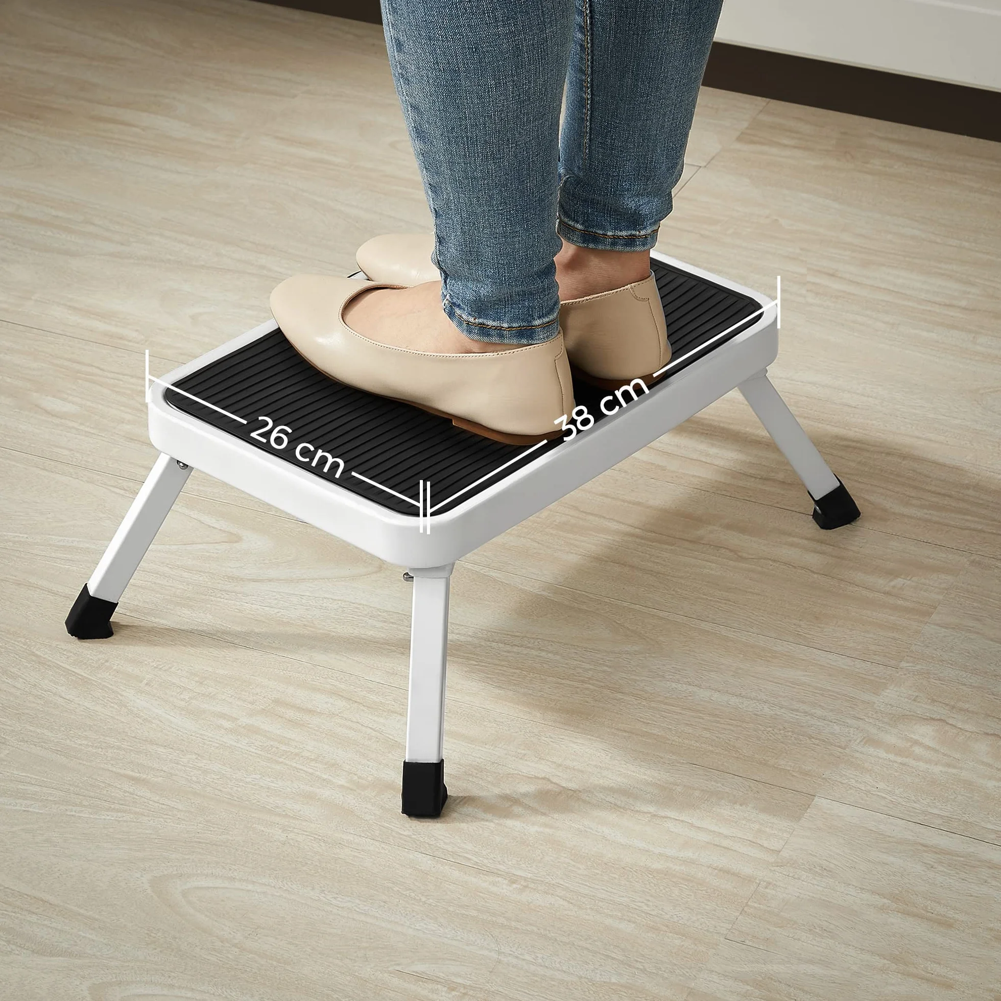 SONGMICS Tritthocker, Trittleiter, Klapptritt, einstufige Leiter aus Stahl, rutschfeste Trittfläche, bis zu 150 kg belastbar, Größe ausgeklappt 32 x 44 x 17,5 cm, weiß GSL01WT