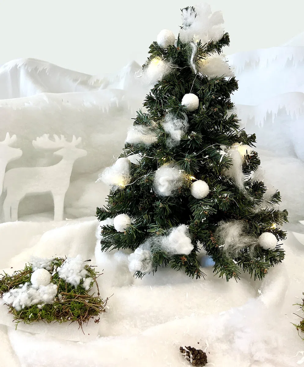Schneewatte 1 kg, weiß, schwer entflammbar British Standard (EUR 16,90/kg), Dekoschnee, Kunstschnee