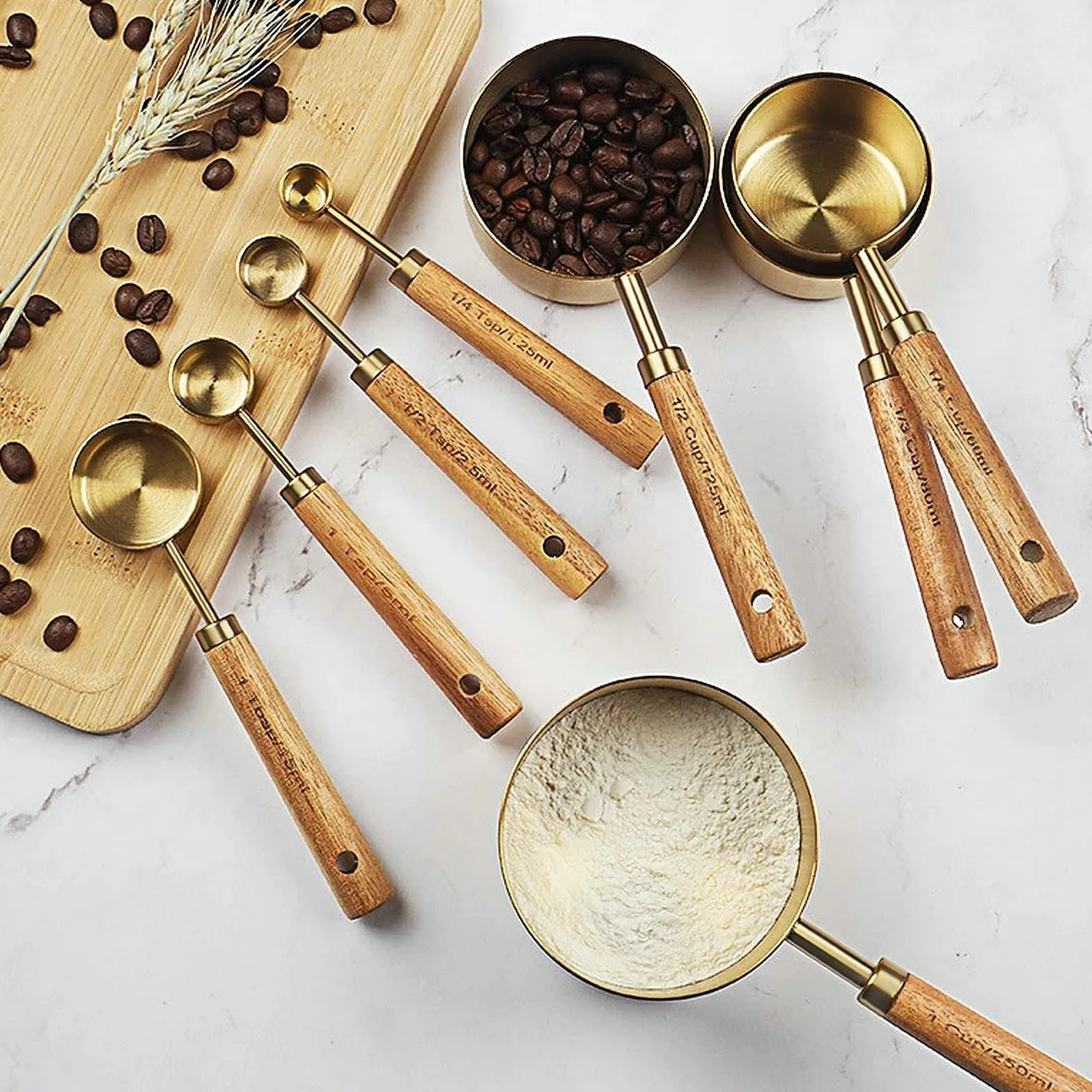 Cuteefun Messbecher und MesslöFfel, 8 Stück, Holzgriff, Mit Metrischen und US MaßEn, Premium Edelstahl, Gold Poliert, Trockener & FlüSsiger Messbecher, Zum Kochen und Backen
