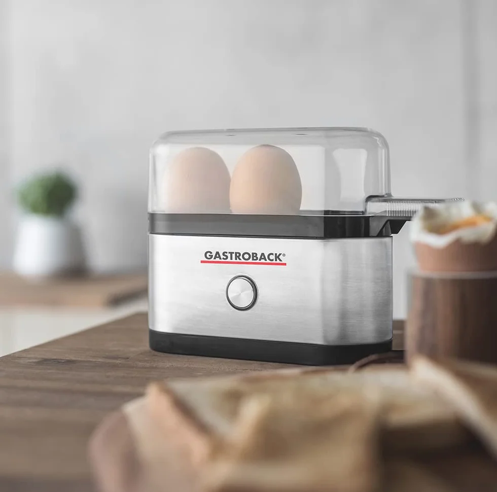 GASTROBACK Mini Eierkocher 3 Eier inkl. Eierpiekser Eierstecher - Egg Boiler / Egg Cooker - Eierhalter zum Kochen - Perfekt weich gekochte Frühstückseier - Egg Poacher für Pochierte Eier mit Eipick