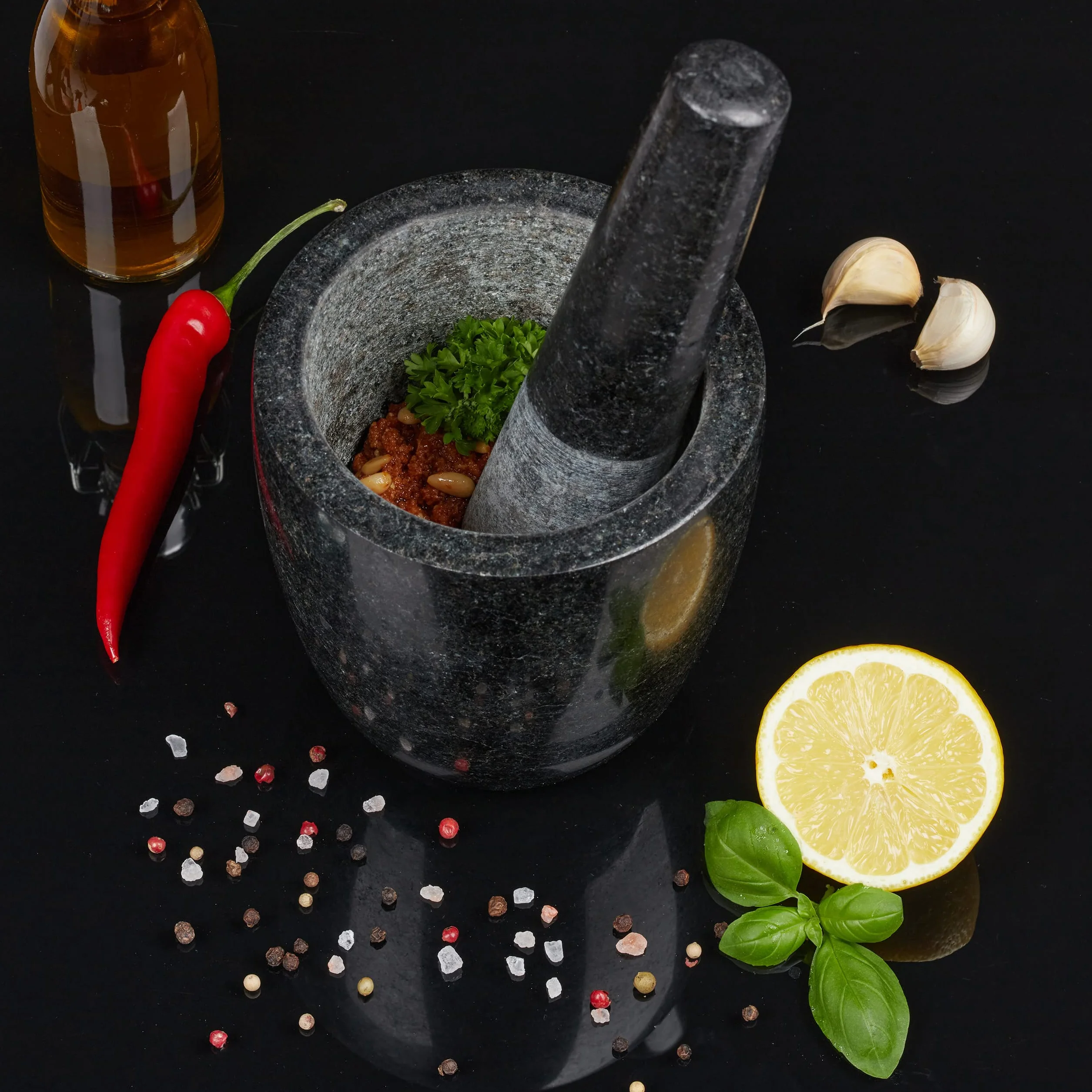 Relaxdays Granit Mörser mit Stößel, robust & langlebig, Gewürze, Kräuter, polierter Steinmörser, Ø 13 cm, 500ml, schwarz