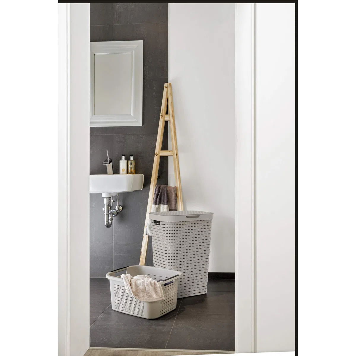 Rotho Country 3er-Set Wäschesammler Kunststoff mit Deckel 55l | Wäschekorb schmall in Rattan-Optik | Deckel öffnet komplett | angenehm zu tragen | einfach zu reinigen & hygienisch | anthrazit