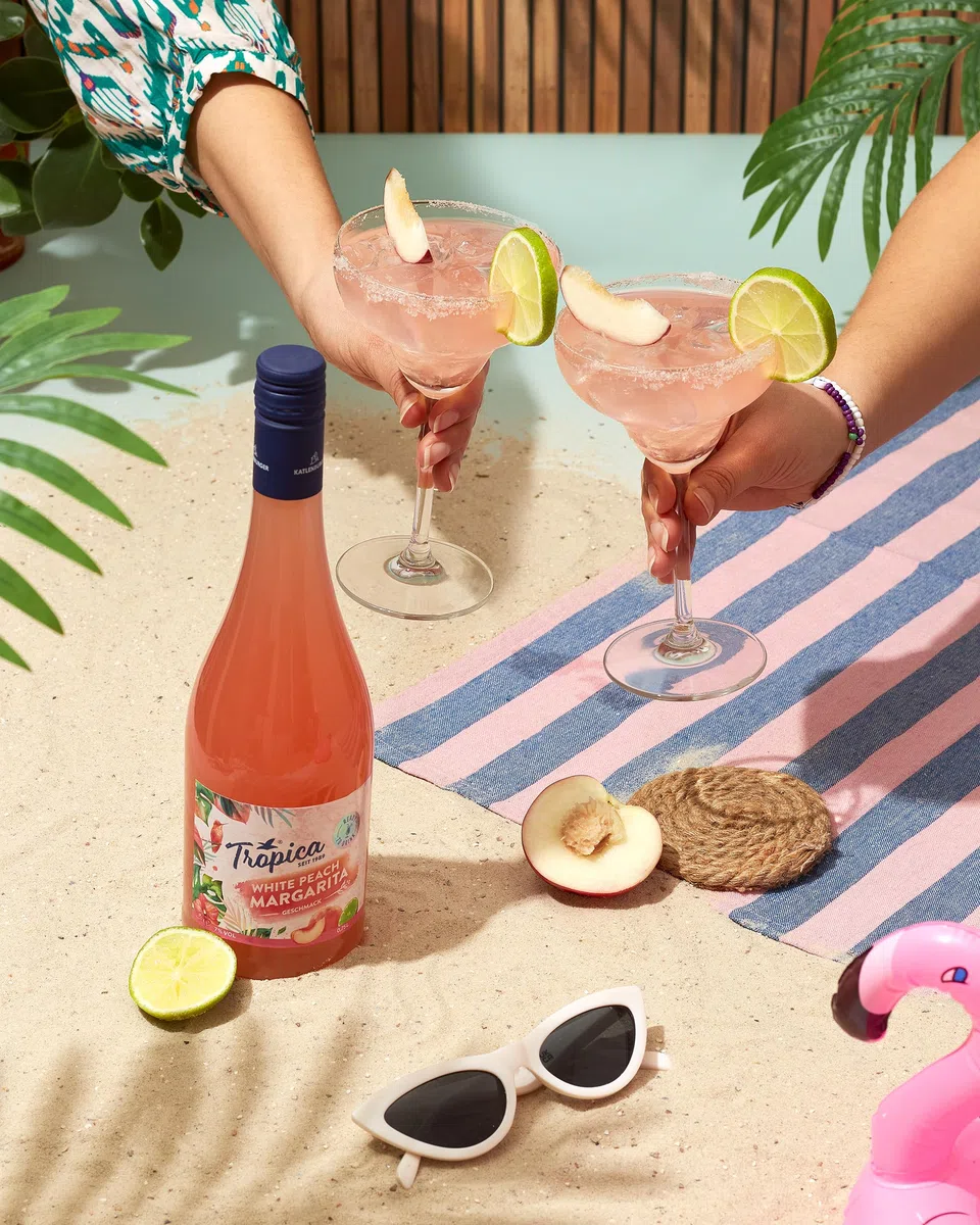 KATLENBURGER - Tropica White Peach Margarita | Trinkfertiger Erfrischer aus spritzigem Fruchtwein mit Pfirsich und Limette. Inhalt: 6x 0,75l mit 7% vol.