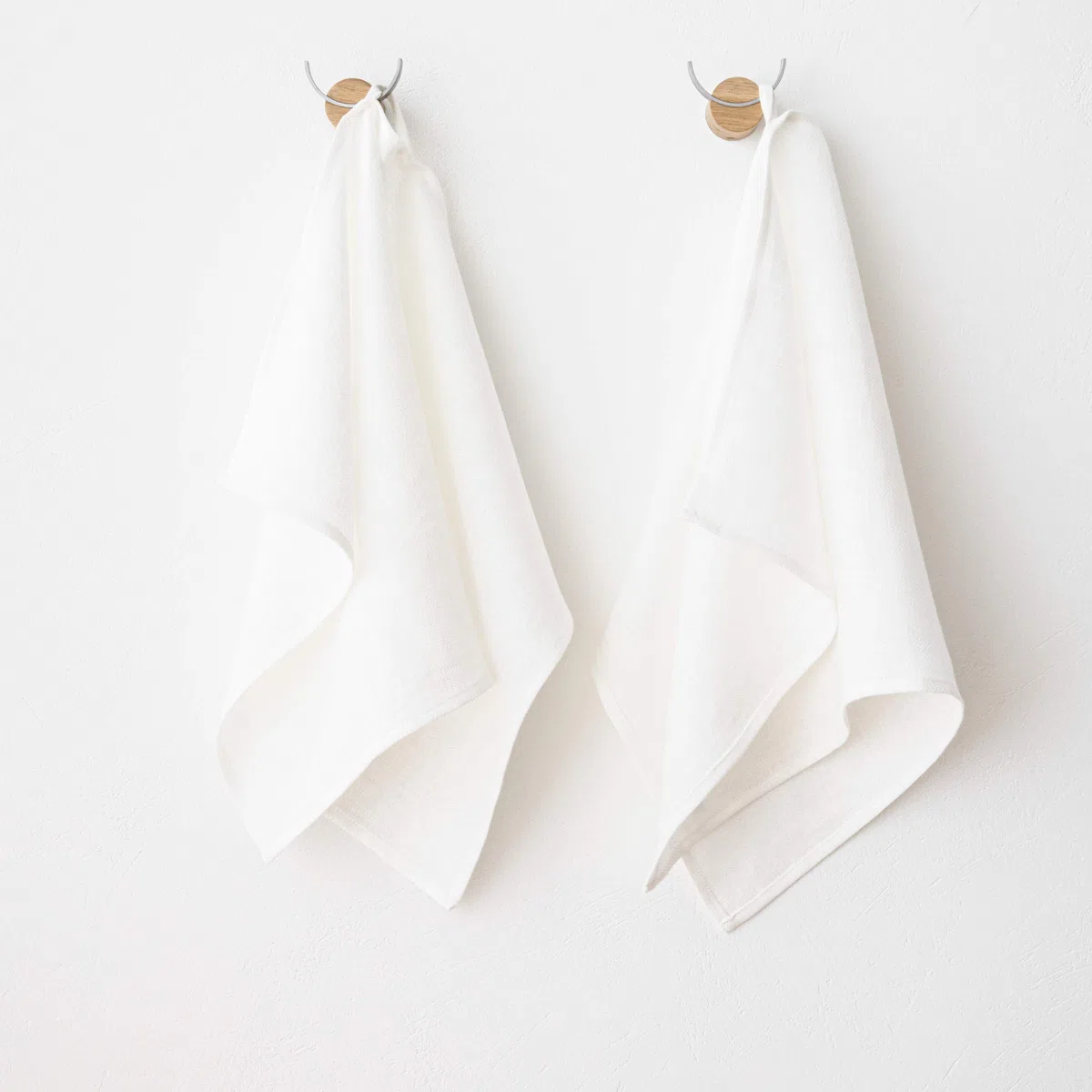 LinenMe Set mit 2 Geschirrtuch Leinen 100%, 33x50 cm Lara - Leinentuch mit Aufhänger - Geschirrtücher & Küchentücher in Milchweis - Hergestellt in Litauen