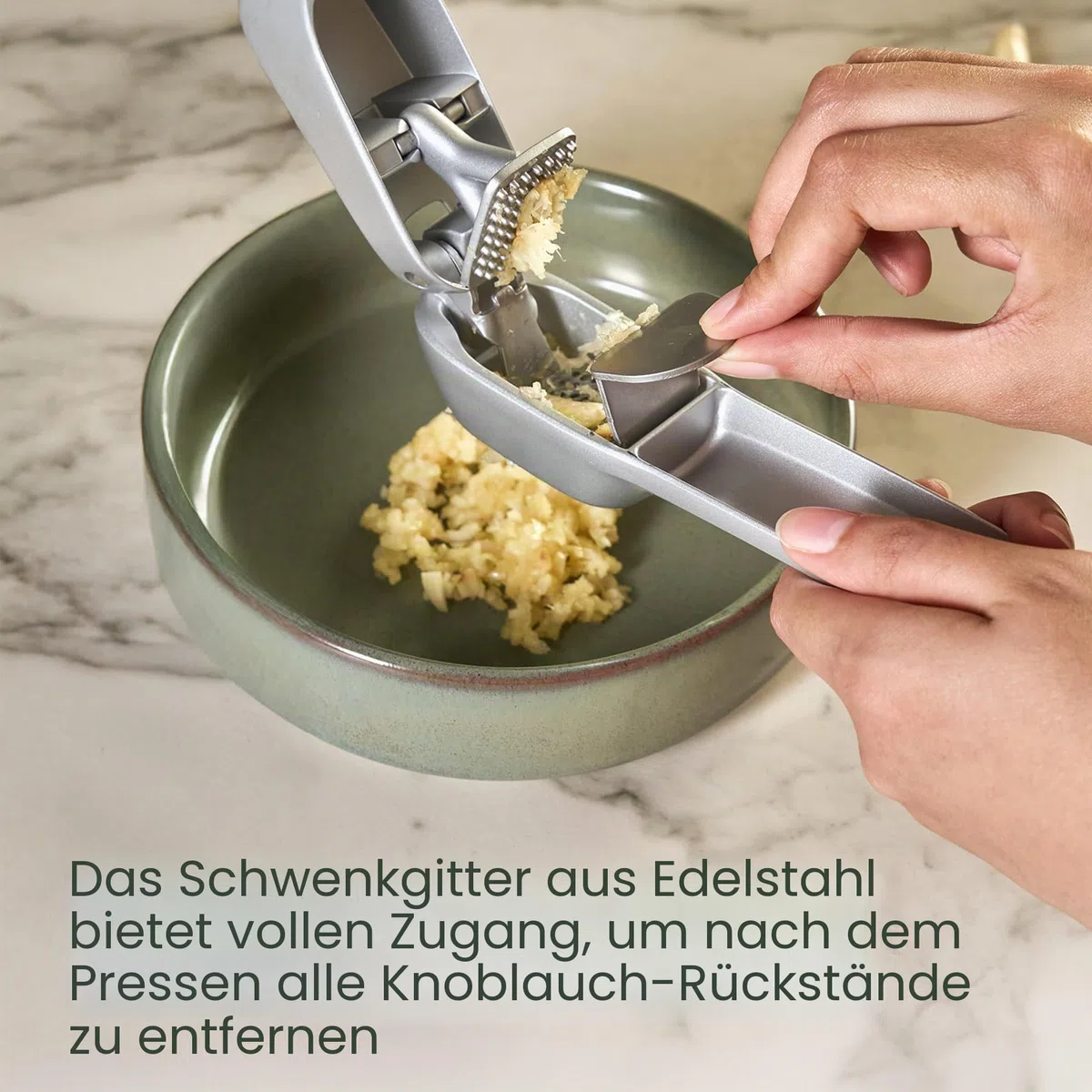 Zyliss Knoblauchpresse Susi 4, praktische Presse für große Knoblauchzehen auch mit Schale, Alu/Edelstahl, Antihaftbeschichtet, leicht zu reinigen, ergonomische Griffe, premium Küchenhelfer