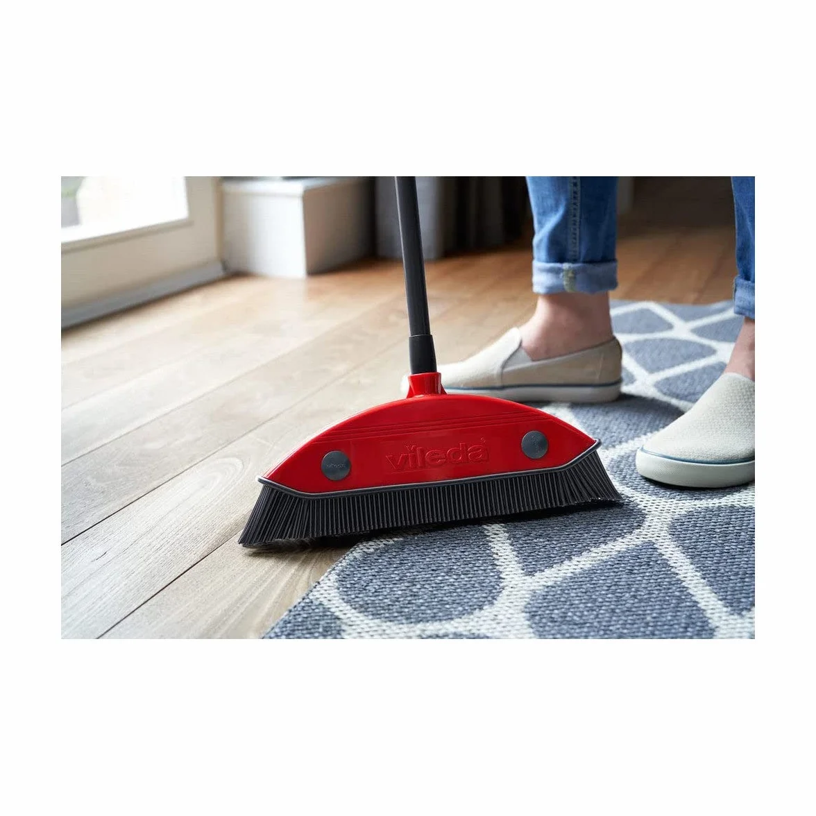 Vileda Multi Besen, mit Teleskopstiel, Kautschukborsten, gegen Tierhaare, Stiellänge 75–130 cm, für alle Böden, ideal auch für Teppiche