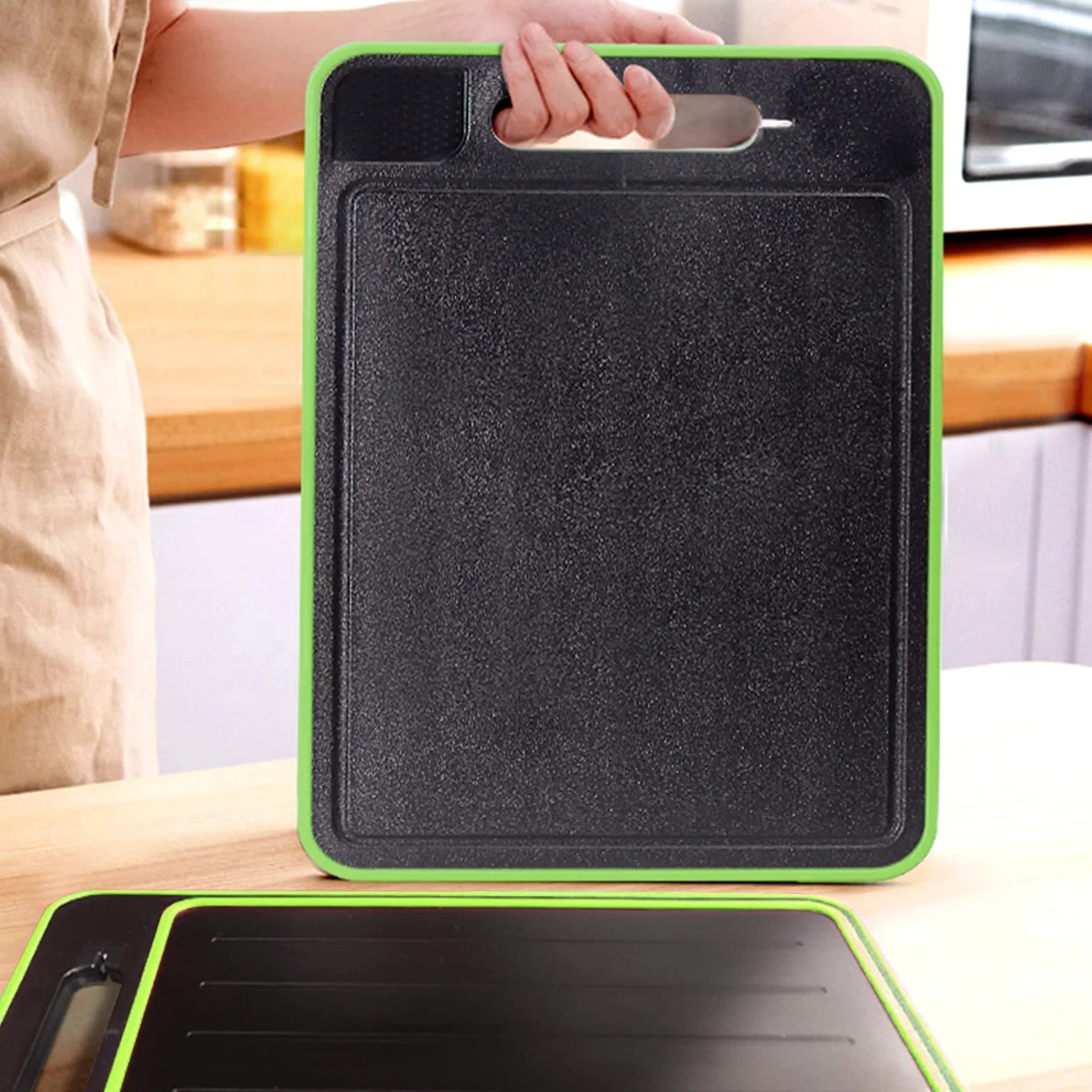 Frost Away Schneidebrett mit Auftau-Funktion, 4-in-1 Küchen Gadget mit integriertem Messerschärfer und Gewürzreibe, Auftauplatten Schnellauftauplatte FüR Lebensmittel, ohne Geschmacksverlust