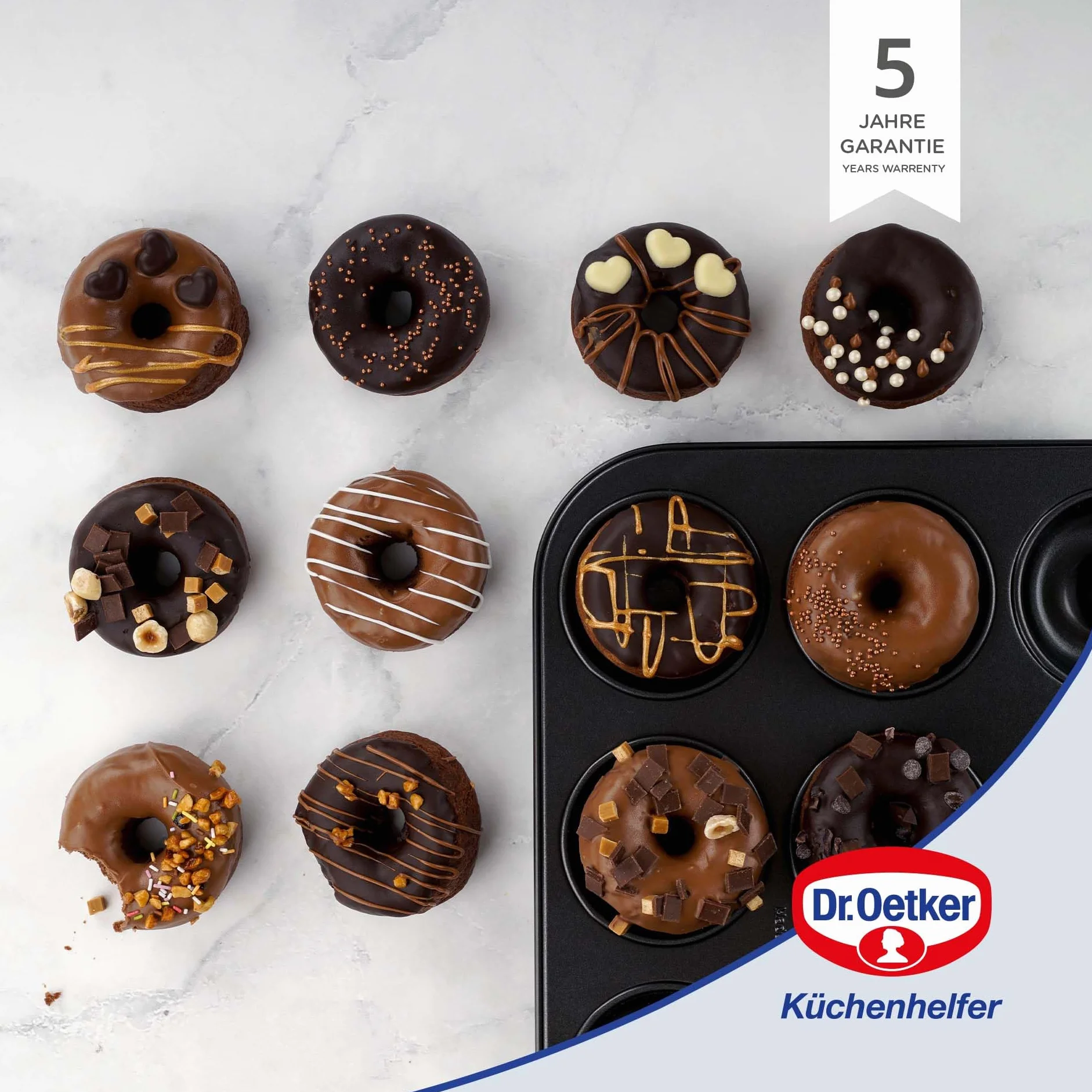 Dr. Oetker 12er Donutbackform TRADITION, Donutform mit Antihaftbeschichtung, hochwertige Backform mit ausgezeichneter Wärmeleitung, Form für gleichmäßig geformte Donuts (Farbe: Schwarz)