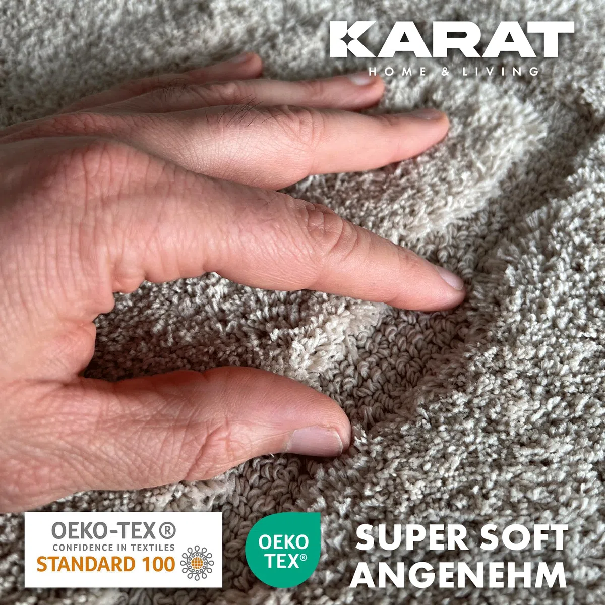 KARAT Badteppich Atlantis - extra flauschig & schnelltrocknend - Badezimmerteppich mit rutschsicherer Rückseite - Badematte Duschvorleger (70 x 120 cm, Silbergrau)