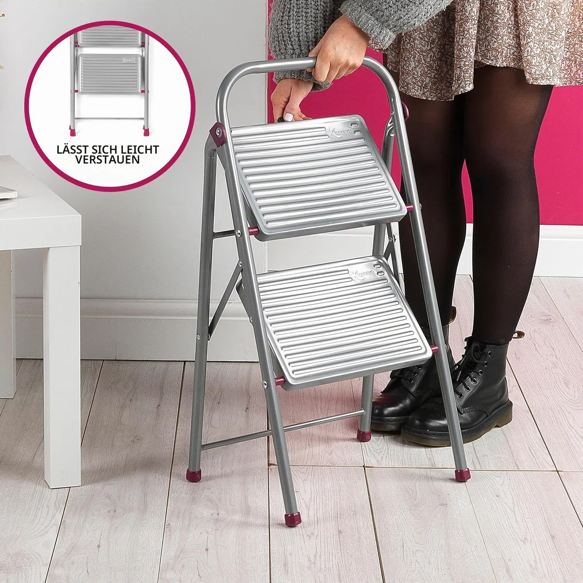 Kleeneze KL068491EU Zusammenklappbare 2-stufige Trittleiter - Leichte Klappbar DIY-Leiter mit Handlauf, Robuste Stahl, Max. 150kg, rutschfeste Trittstufen, Sicherheitsclip zur Sicheres Schließen