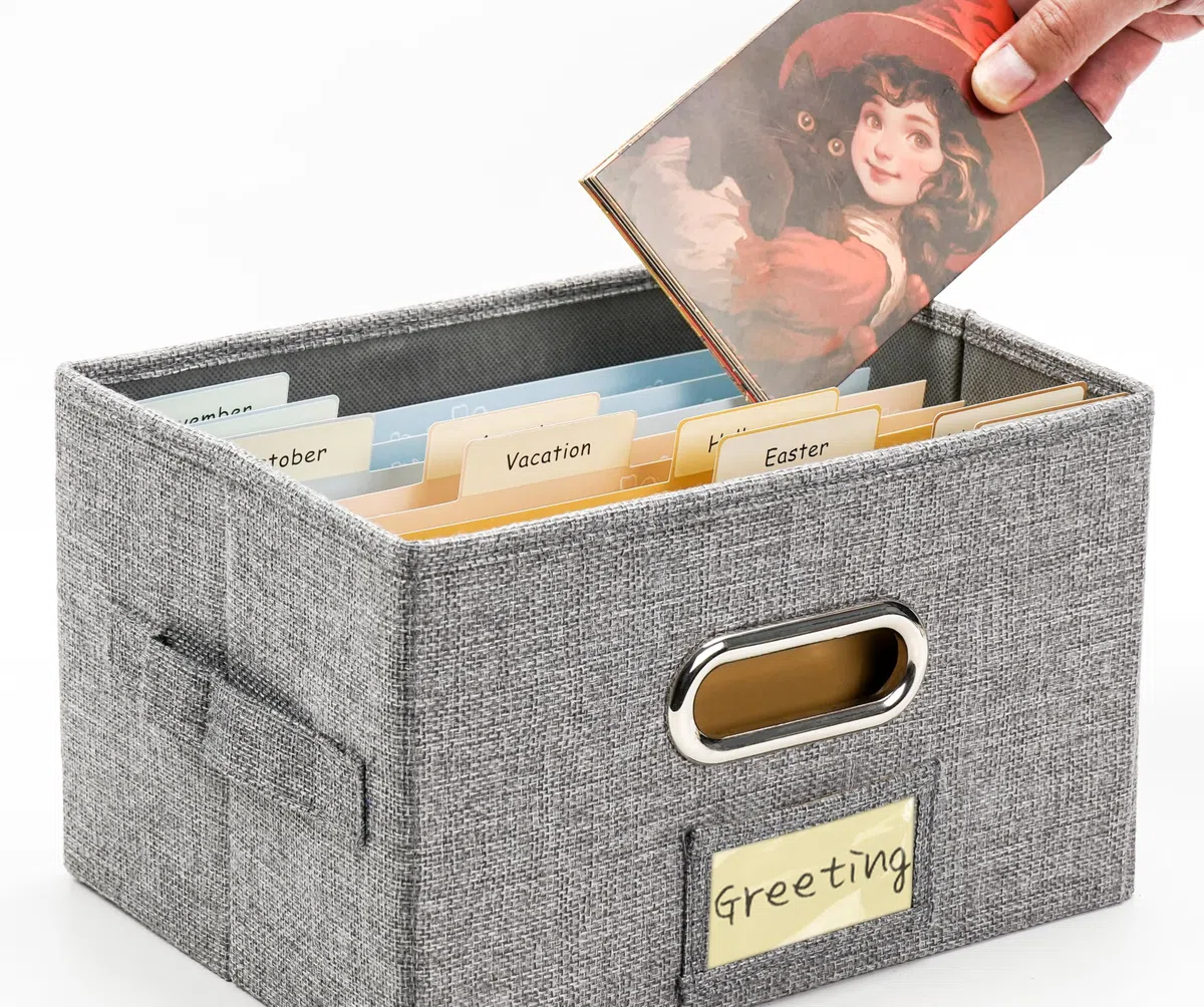 Grußkarten-Organizer und Aufbewahrungsbox mit 20 Verstellbaren Trennwänden, Aufbewahrungskarton mit 3 Aufklebern, Perfekt zum Aufbewahren von Grußkarten, Umschlägen, Fotos, 1 Packung, Grau