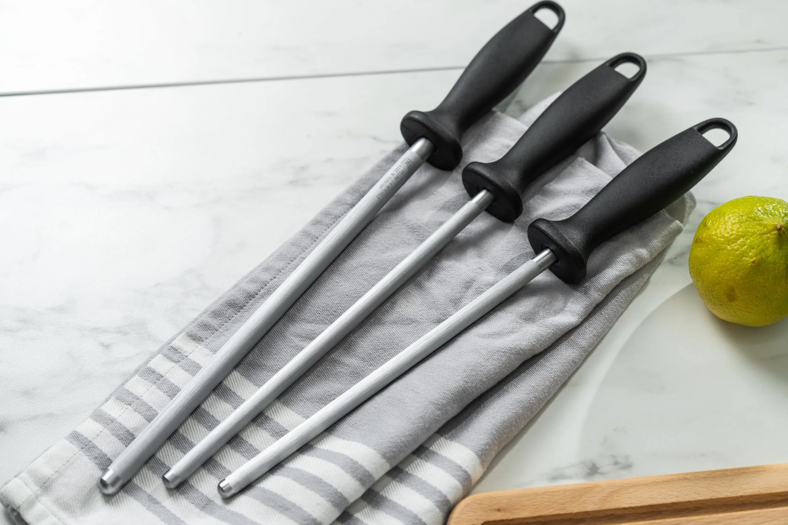 ZWILLING Wetzstahl, Verchromt, Länge: 23 cm, Kunststoffgriff mit Aufhängöse, Schwarz [Made in Germany]