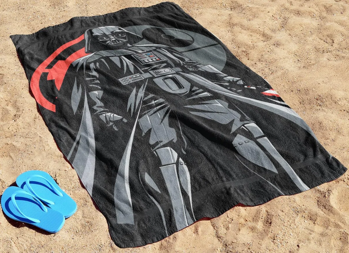 Jay Franco Star Wars Handtuch mit Darth Vader - Für Bad, Strand & Pool - 71 cm x 147 cm