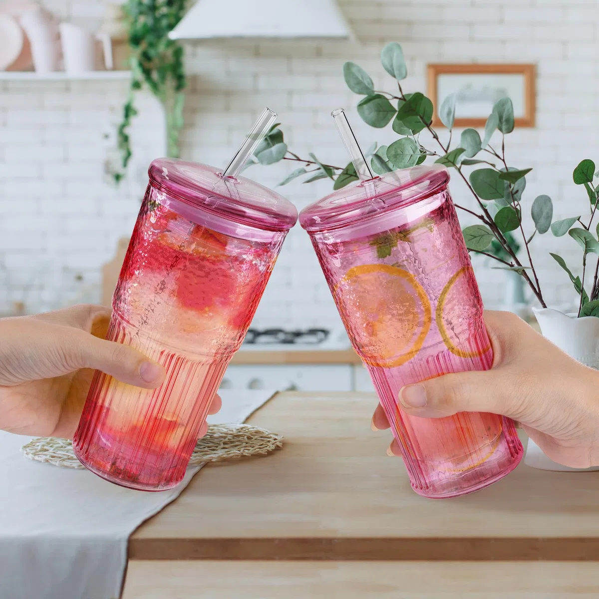 Joeyan 650ml Trinkbecher mit Deckel und Strohhalm (2er Set), Große Smoothie Flasche, Latte Macchiato & Bubble Tea Glas für Outdoor, Reise,Büro,für Matcha,Eiskaffee,Saft,Cocktail-Rosa,Borosilikatglas
