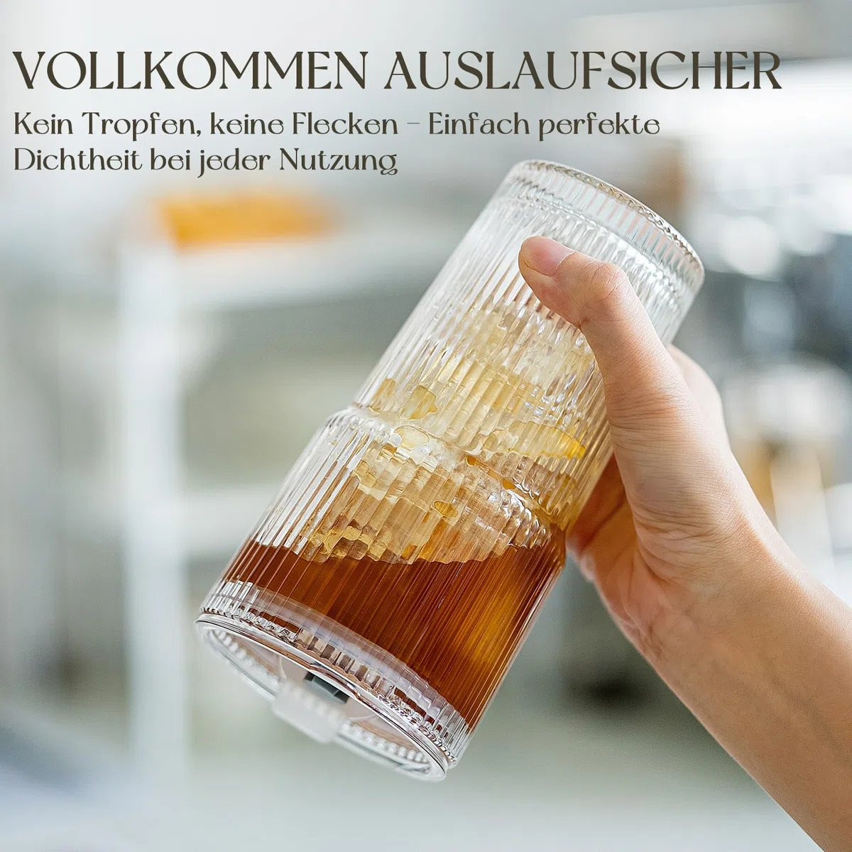 KEMORELA 2 Stück Trinkbecher mit Deckel und Strohhalm aus Glas, 600ml Gerippte Glasbecher für Eiskaffee, Latte Macchiato und Smoothies, Kaffeegläser und Teegläser Set