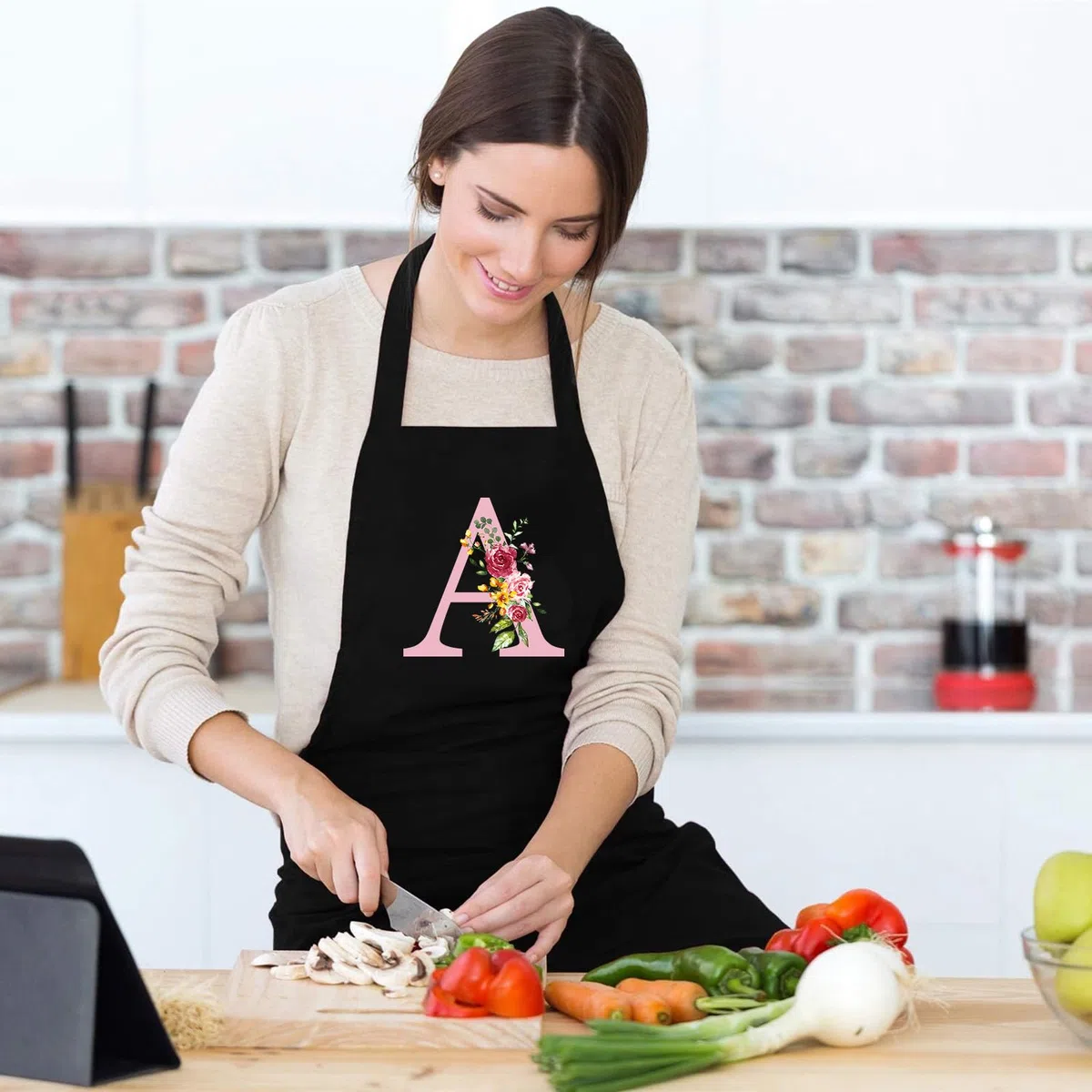 Personalisierte Initialen Schürzen Damen, Kochschürze Baumwolle Verstellbare Küchenschürze mit Taschen zum Kochen, Backen, Geschenk für Frauen Mama Oma Freundin zum Geburtstag Muttertag Weihnachten B