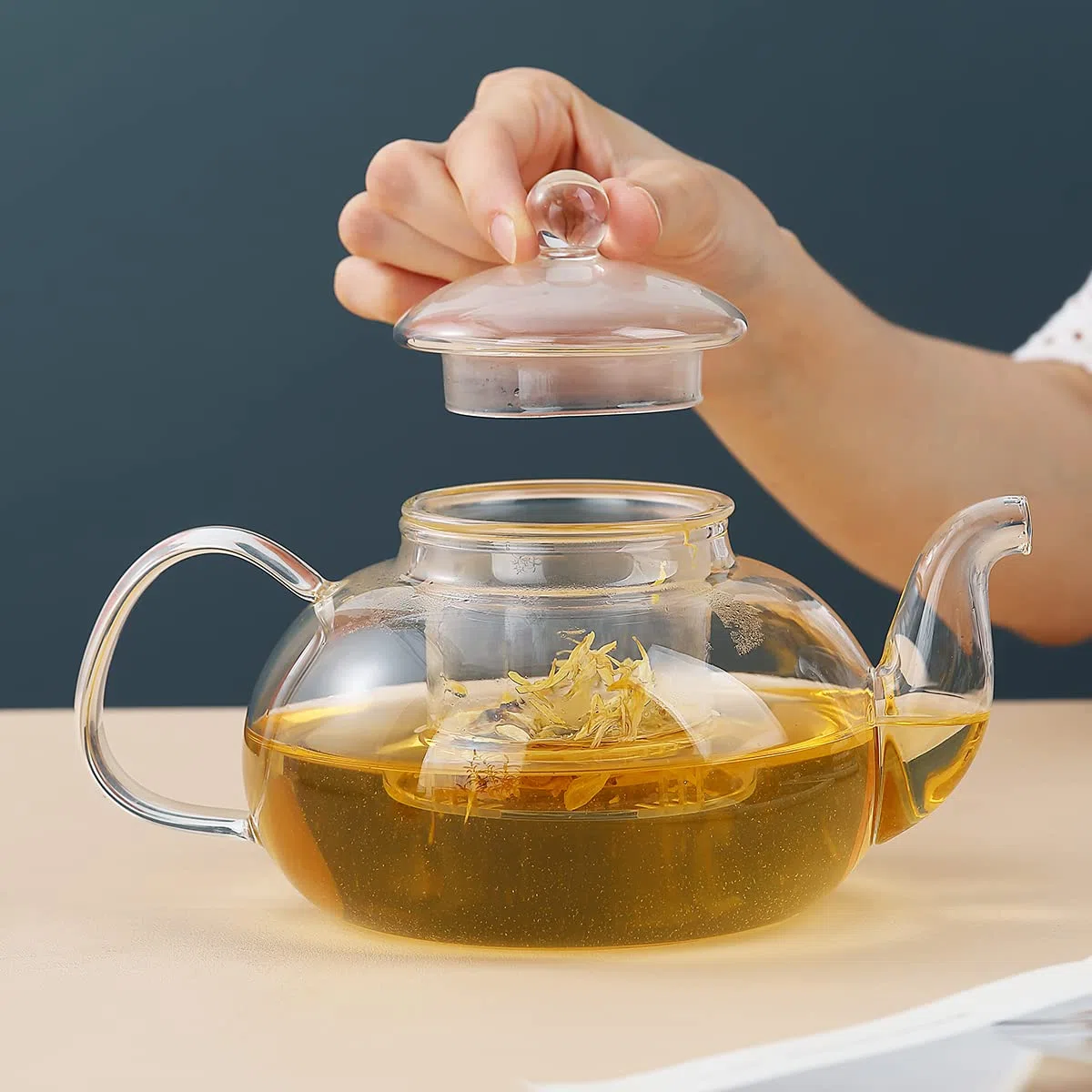 Kyraton 1000 ml Teekanne aus Glas mit herausnehmbarem Teesieb und Aufblüh und Loseblatt-Teezubereiter-Set, Herdplatten- und mikrowellenfester Teekessel.