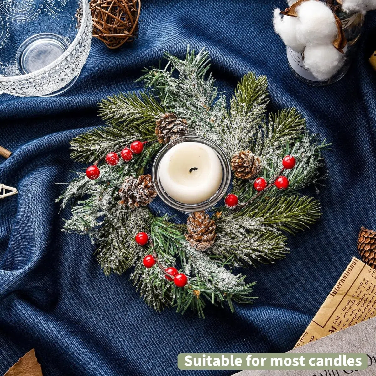 KAHEIGN 4Pcs Weihnachtskerzen Ringe, 20CM Künstlicher Roten Beeren Kränze Weihnachtskerzenringe Verschneiten Tannennadeln Kerzenhalter für Weihnachten Tisch Deko, Tannenzapfen-Kerzenringgirlande