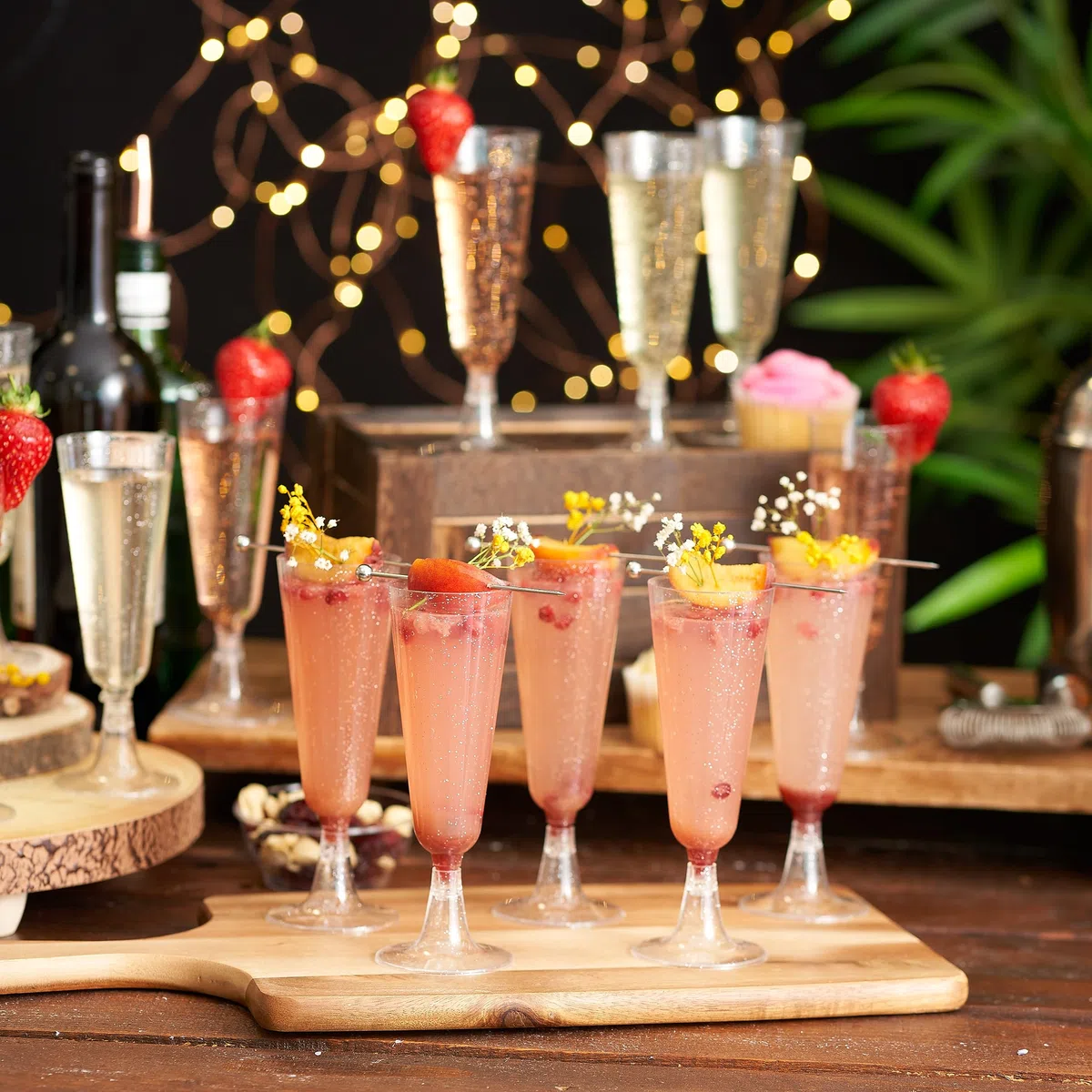 MATANA 50 Premium Elegante Sektgläser aus Kunststoff mit Silberglitter, 150ml - Plastik Champagnergläser, Sektflöten, Proseccogläser für Hochzeiten, Geburtstage, Partys - Stabil & Mehrweg