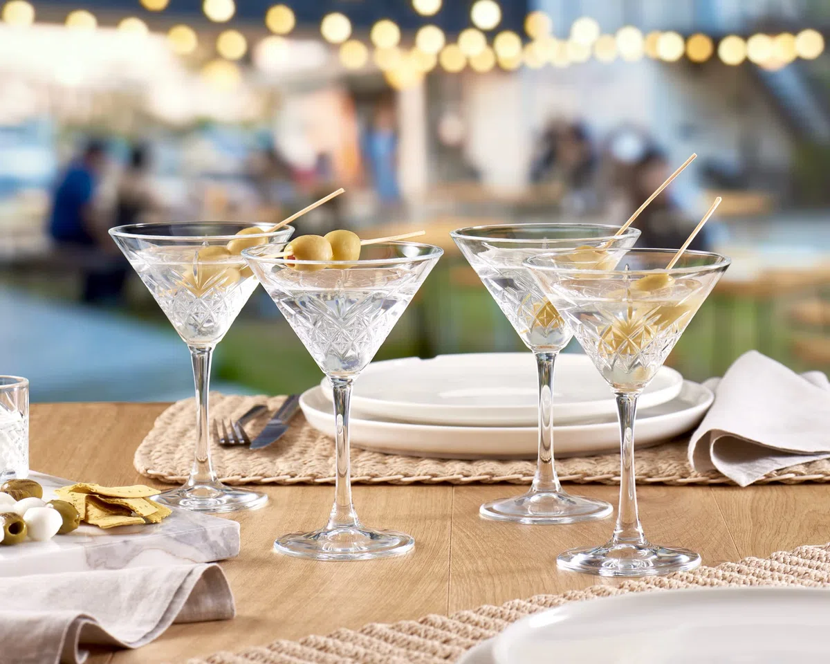 Pasabahce Timeless Set mit 4 Martinischalen, 23 cl