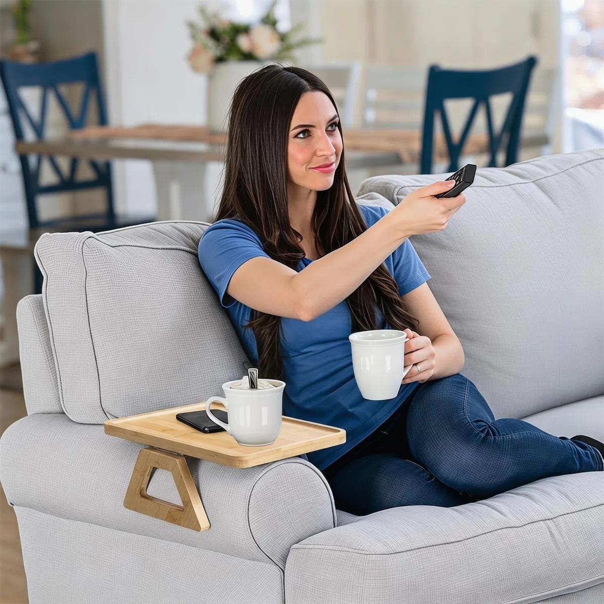 Sofatablett Armlehne, Sofatablett-Armlehne zum Anklipsen, Faltbares Hozl Rutschfester Couch Tablett, für Sofa, Beistelltisch, Sessel, Tablett für Snacks, Telefon, Getränke, Tasse, Holzfarbe