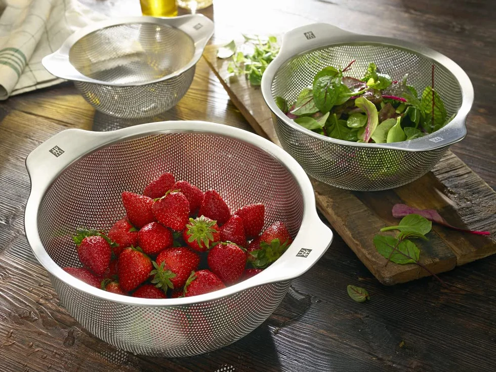 ZWILLING Table Küchensieb, 24 cm, Rostfreier Edelstahl, abgeflachter Boden | Spülmaschinengeeignet, 2 Griffe, Stapelbar