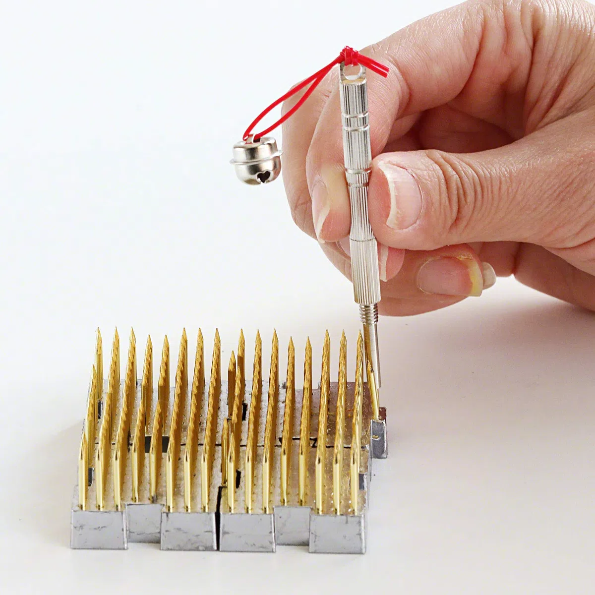 Wazakura Kenzan Pin Pflegestift - 70 mm, Made in Japan, 2-in-1-Pflegewerkzeug Zum Aufstellen und Reinigen Von Nadeln - Für Ikebana Blumenfrösche