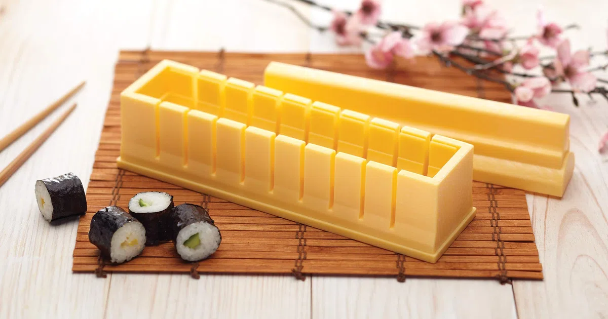 KitchenCraft World of Flavours Sushi-Maker Set in Geschenkbox mit Rezeptbroschüre - gelb - Sushi Set zum selber machen