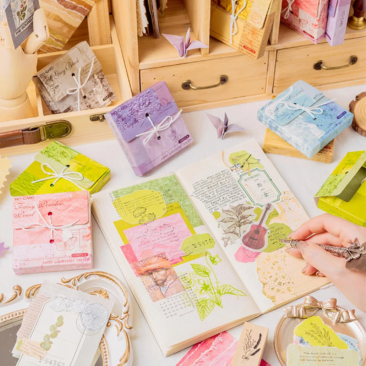 600 Blatt Vintage Scrapbook Papier, MaehSab DIY Journaling Supplies Dekorative Bastelpapier Ästhetische Schreibwaren Scrapbooking Papier für DIY Bullet Journal Junk Supplies,8x8CM