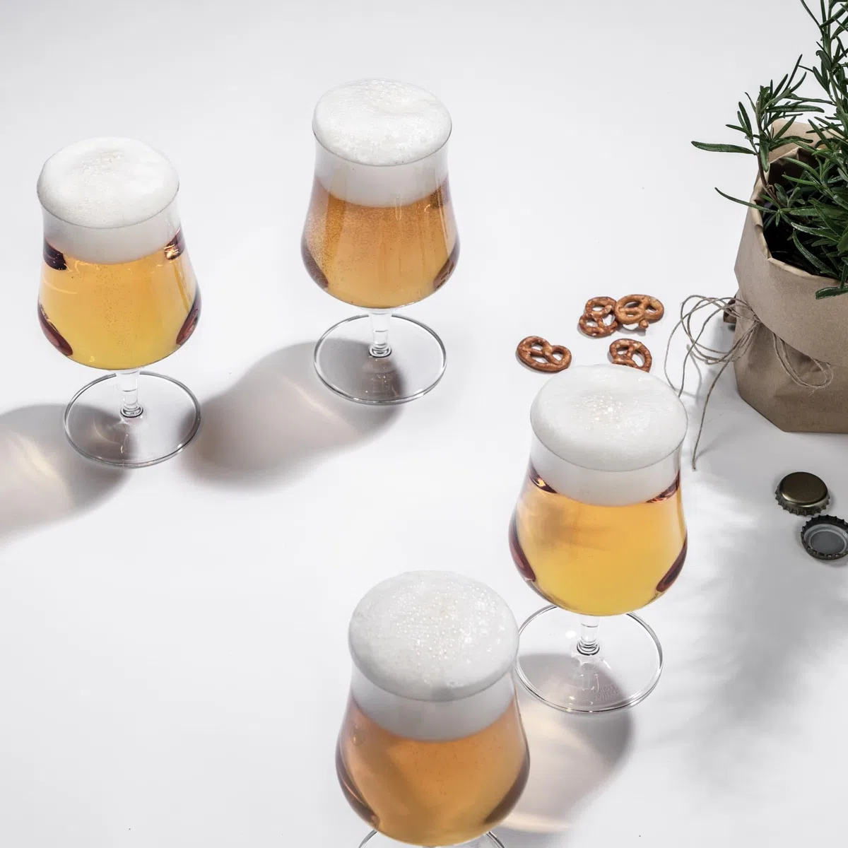 SCHOTT ZWIESEL Universalglas Beer Basic 0,3 (4er-Set), klassisches Bierglas für Craft Beer, spülmaschinenfeste Tritan-Kristallgläser, Made in Germany (Art.-Nr. 130013), Kristall