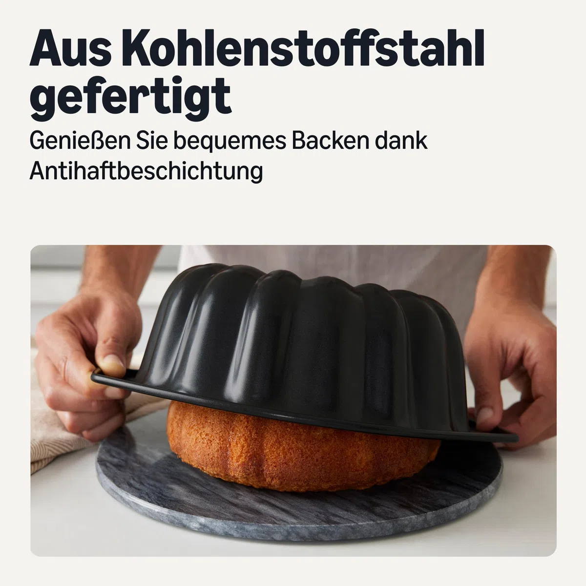 Amazon Basics Antihaft-Kuchenform mit Riffelung, spülmaschinen- und ofenfest, 25,4cm, schwarz