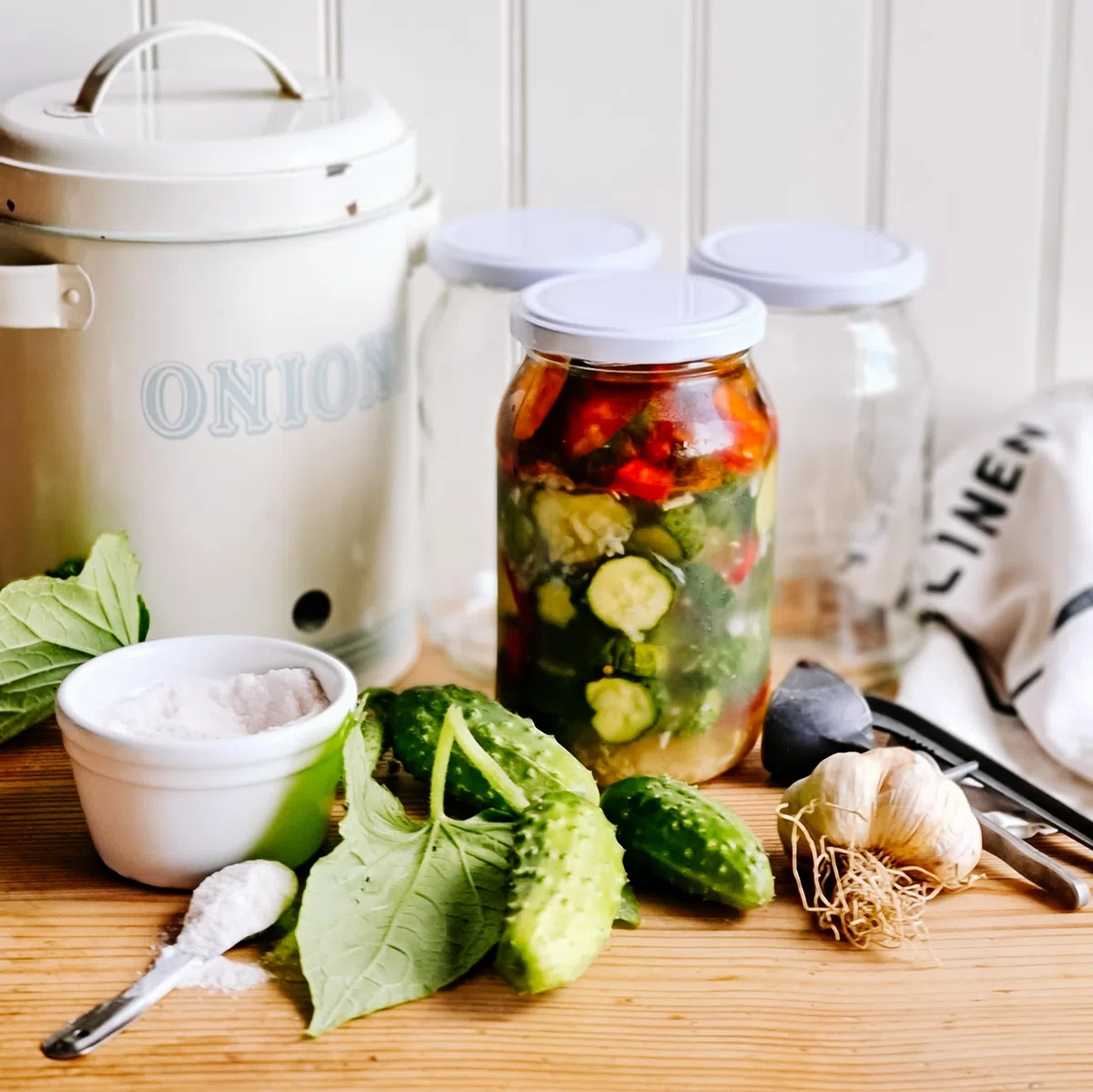 Einmachgläser mit Schraubdeckel mit Deckel 24 Stk 900 ml – Vorratsglas mit Deckel & Etiketten – Große Einweckgläser / Schraubgläser – Mason Jar & Fermentierglas für Vorrat (24, Gurken, 900 ml)