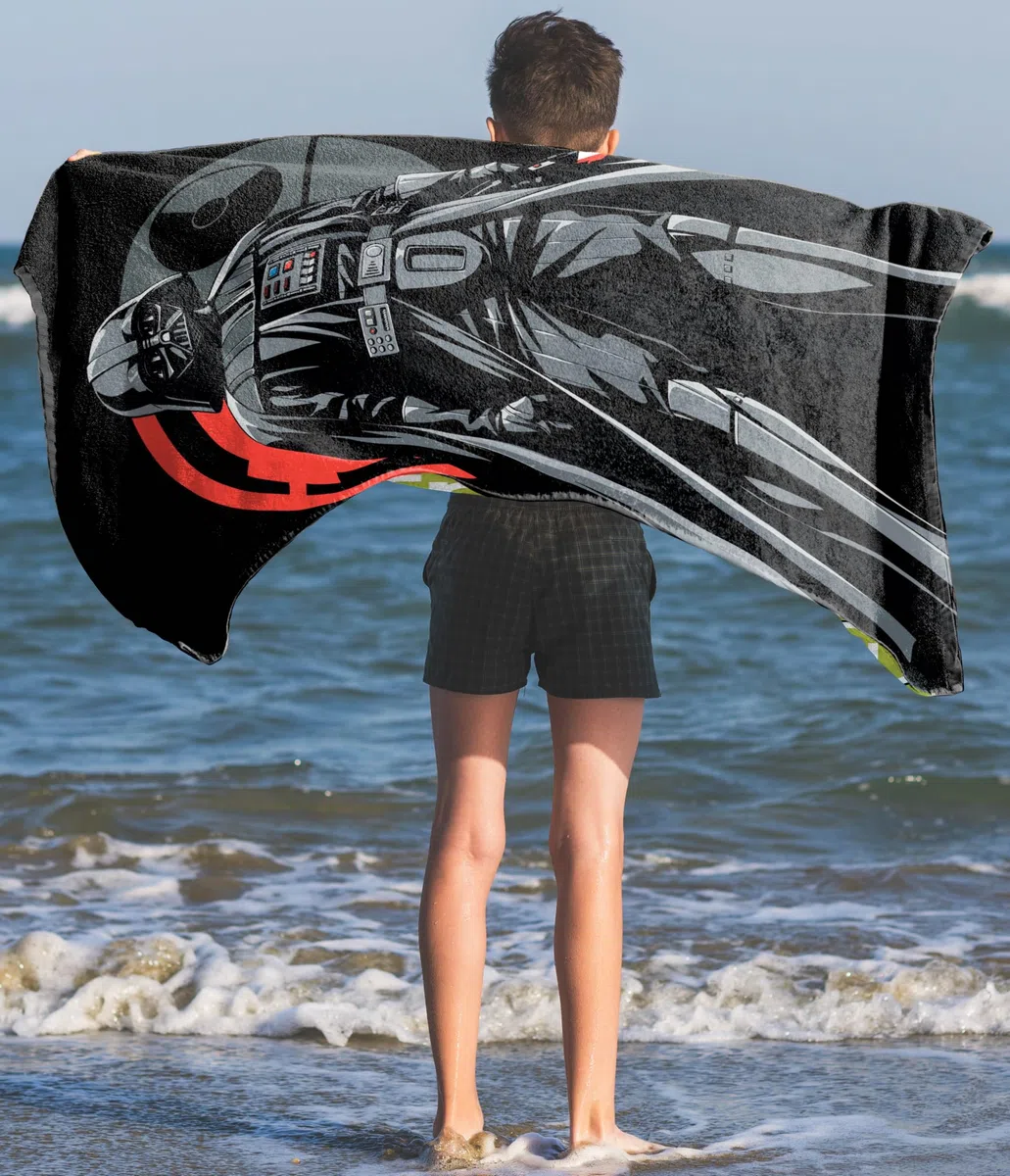 Jay Franco Star Wars Handtuch mit Darth Vader - Für Bad, Strand & Pool - 71 cm x 147 cm