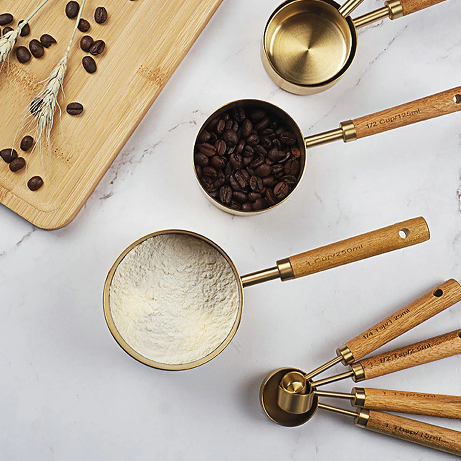 Cuteefun Messbecher und MesslöFfel, 8 Stück, Holzgriff, Mit Metrischen und US MaßEn, Premium Edelstahl, Gold Poliert, Trockener & FlüSsiger Messbecher, Zum Kochen und Backen
